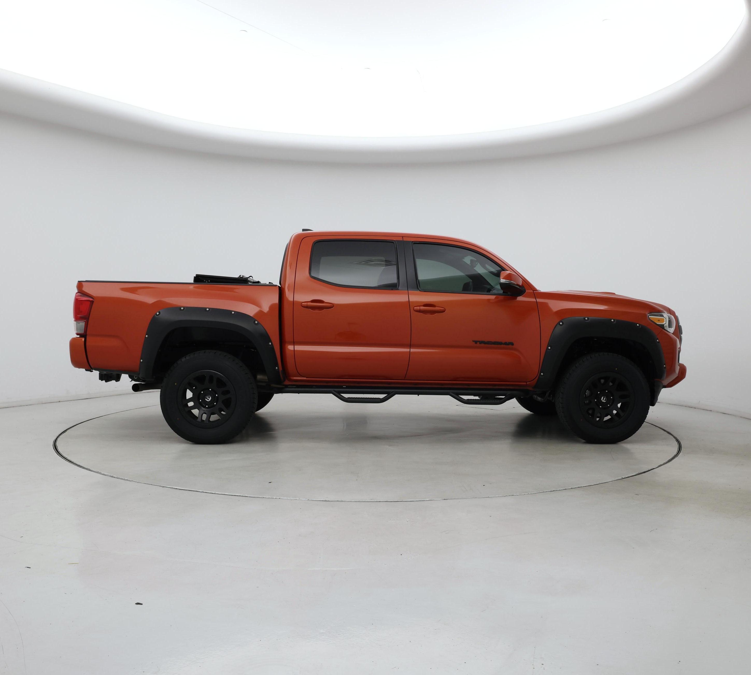 Thumbnail: 2017 Toyota Tacoma - 7