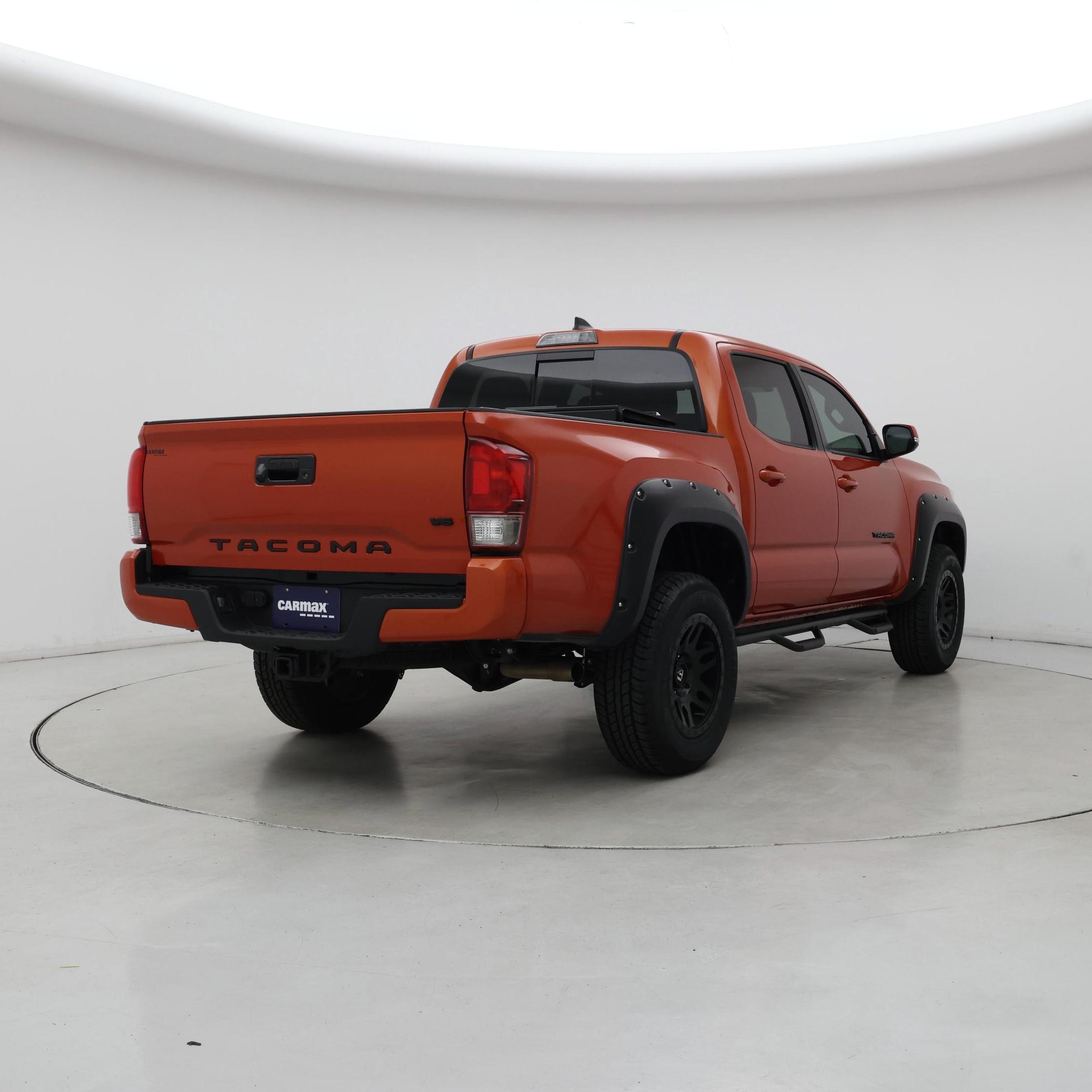 Thumbnail: 2017 Toyota Tacoma - 8