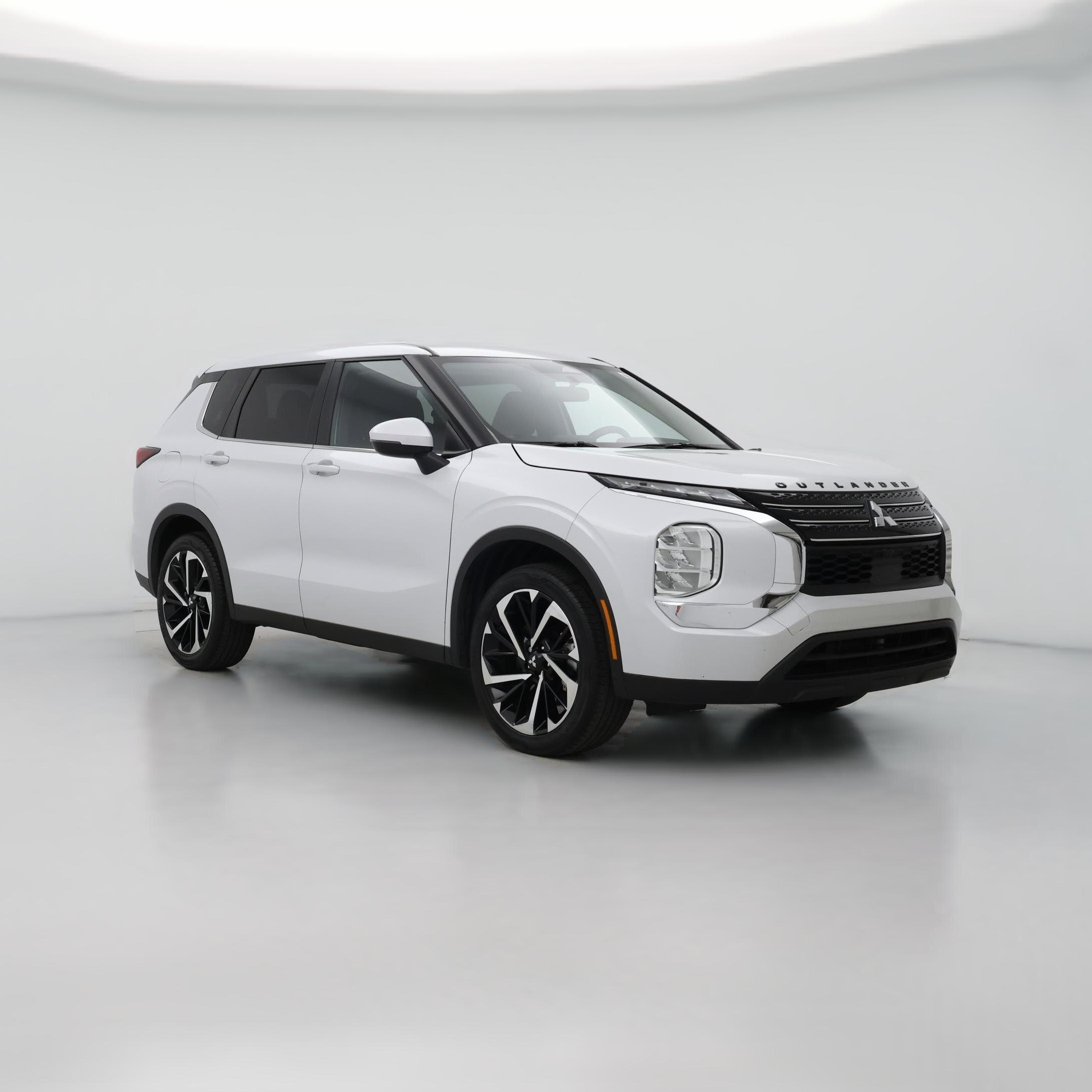Thumbnail: 2022 Mitsubishi Outlander - 1