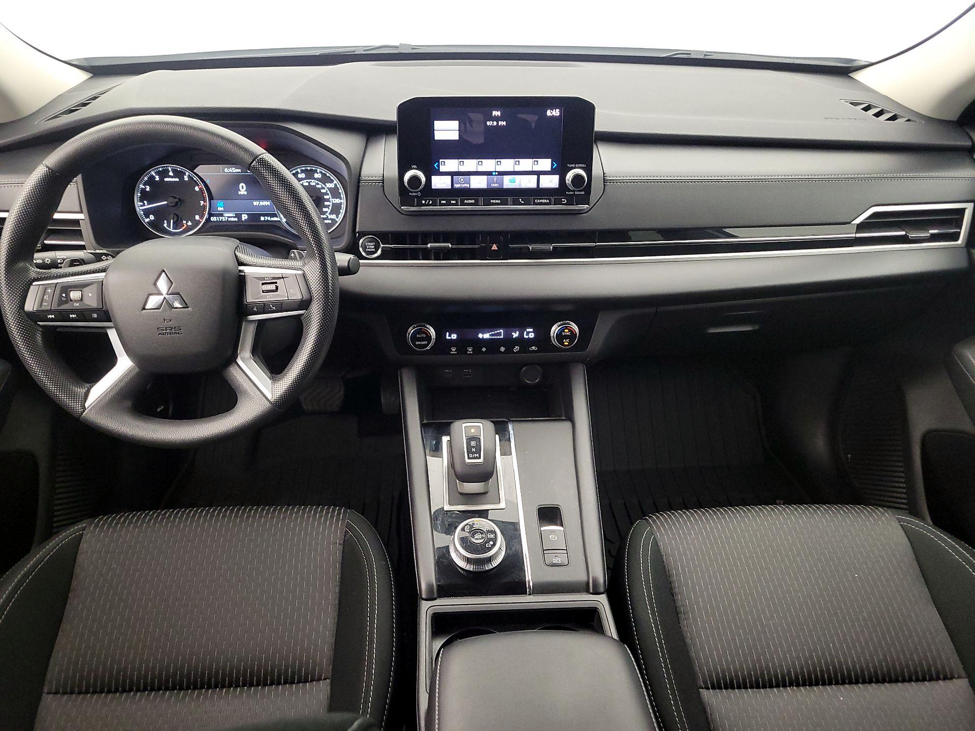 Thumbnail: 2022 Mitsubishi Outlander - 9