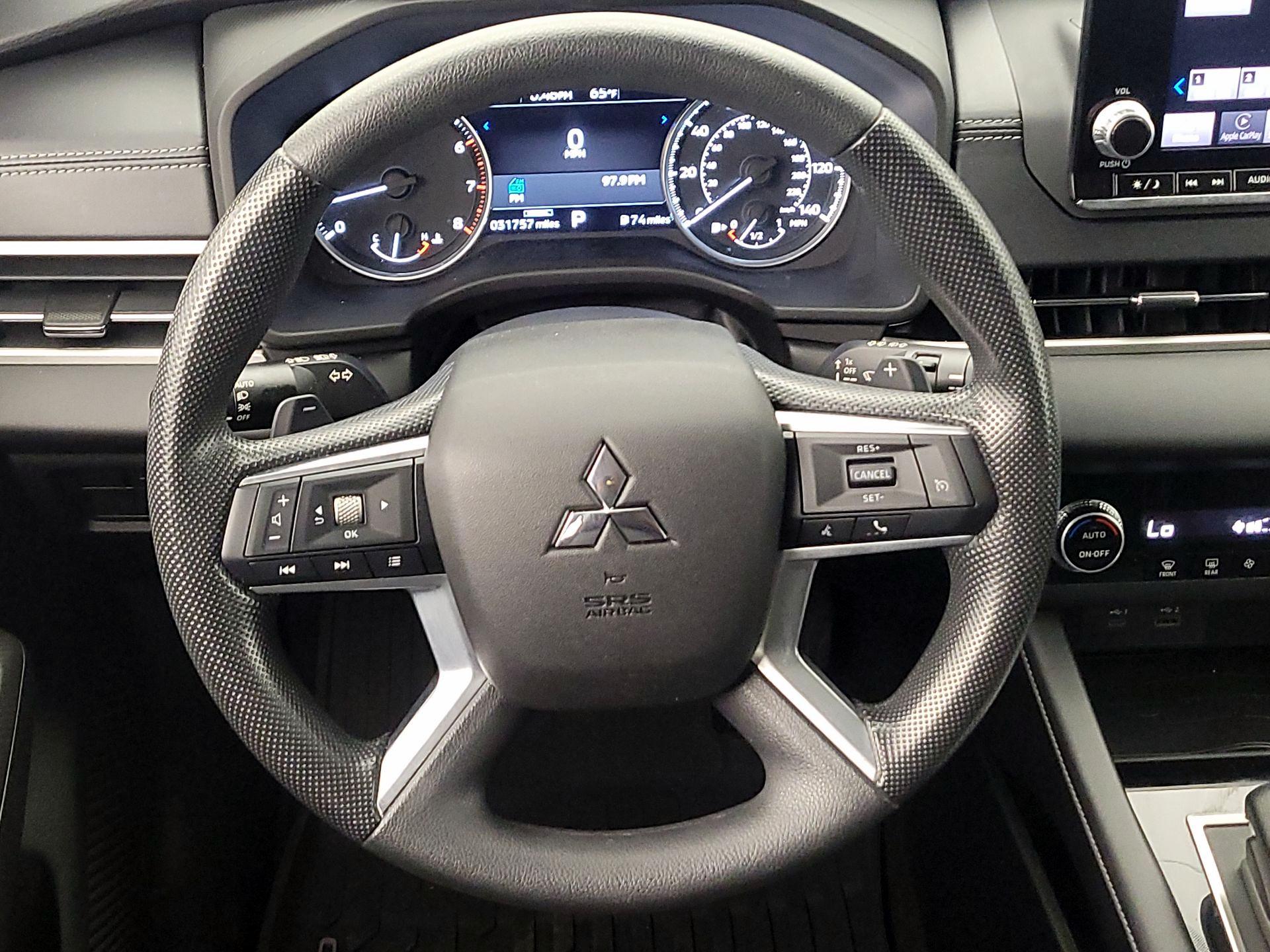 Thumbnail: 2022 Mitsubishi Outlander - 10