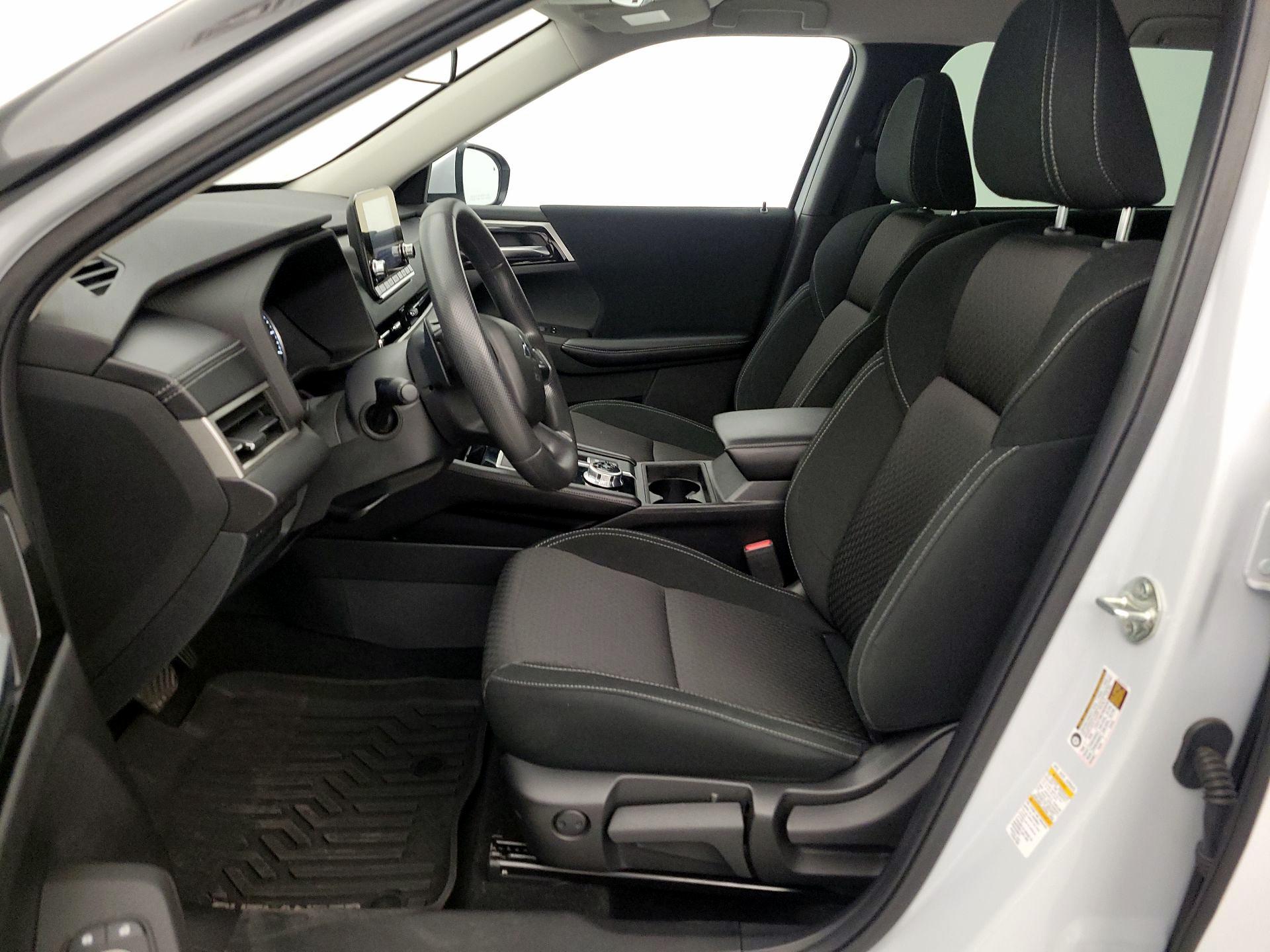 Thumbnail: 2022 Mitsubishi Outlander - 11