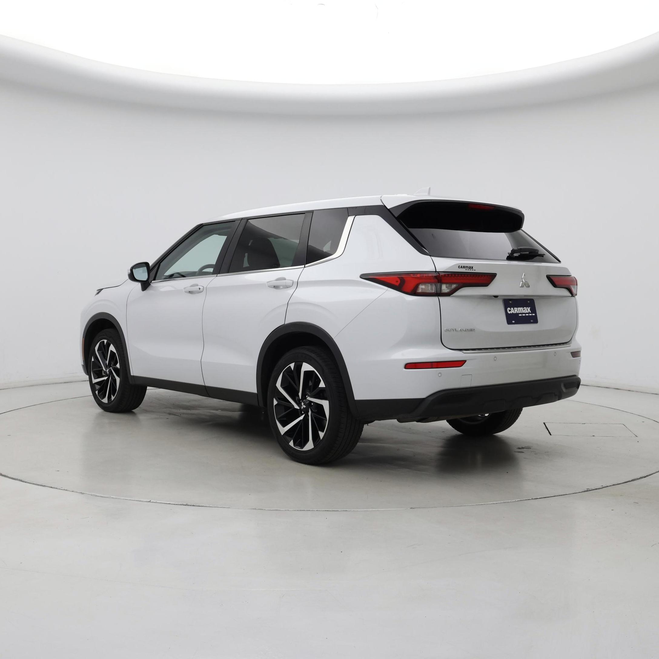 Thumbnail: 2022 Mitsubishi Outlander - 2