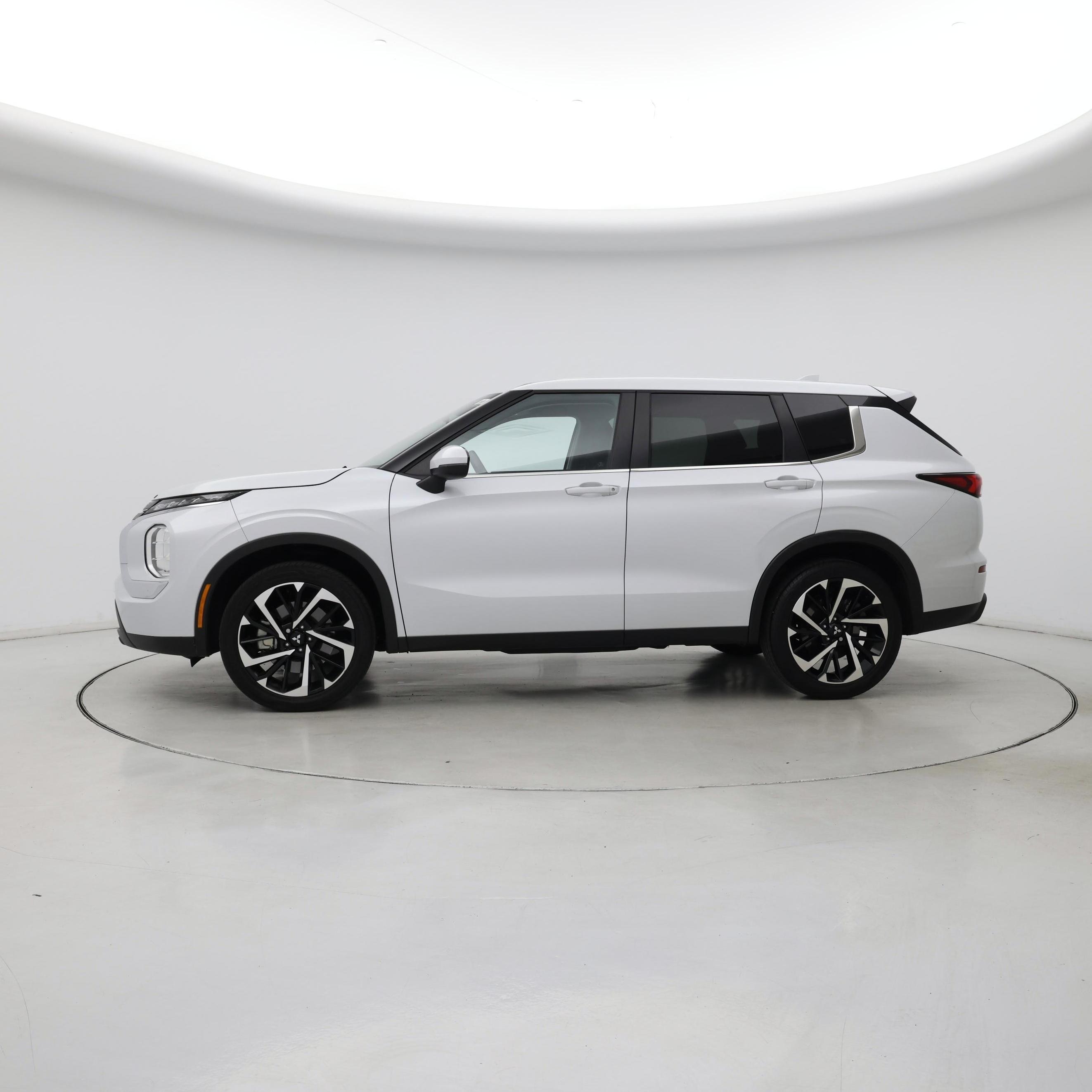 Thumbnail: 2022 Mitsubishi Outlander - 3