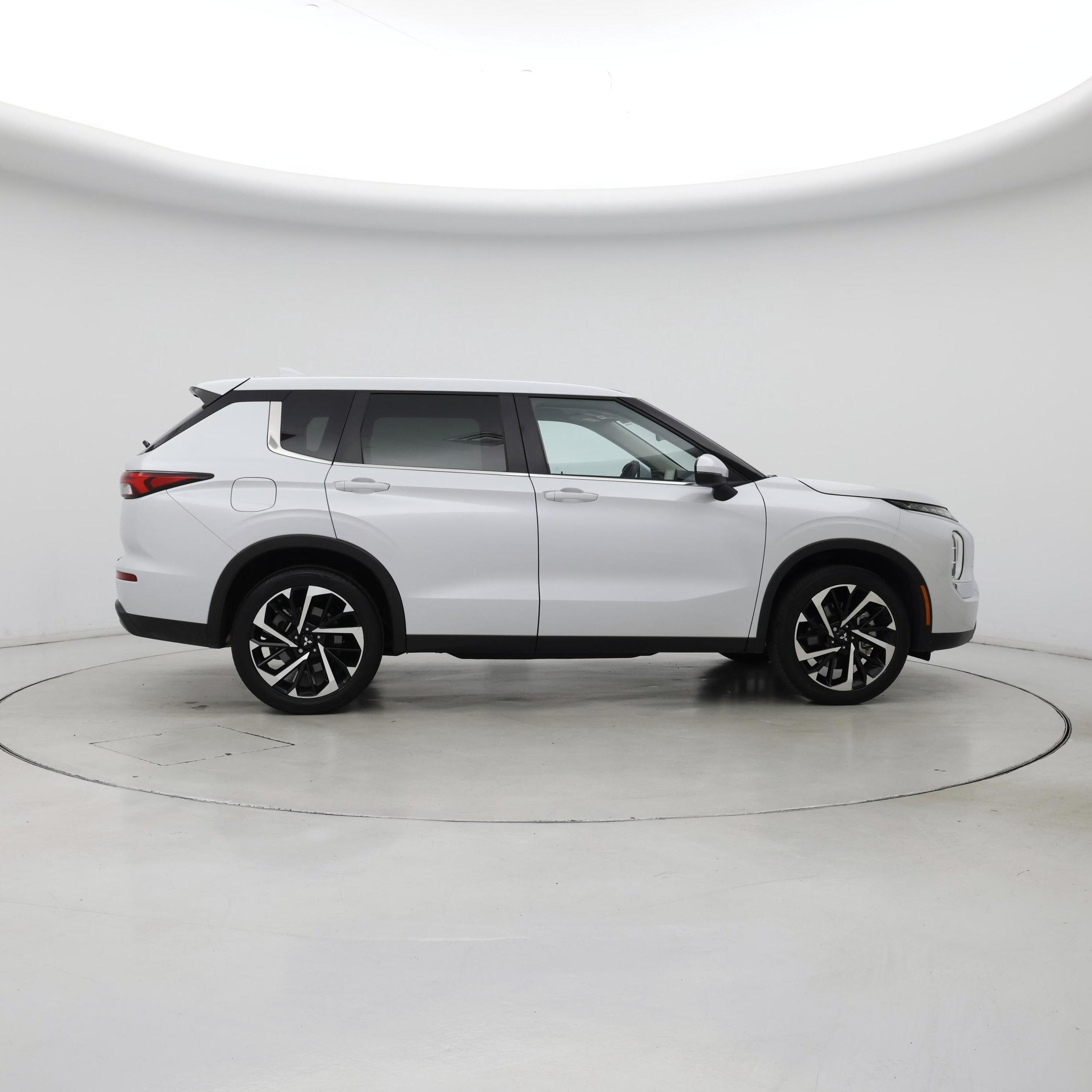 Thumbnail: 2022 Mitsubishi Outlander - 7