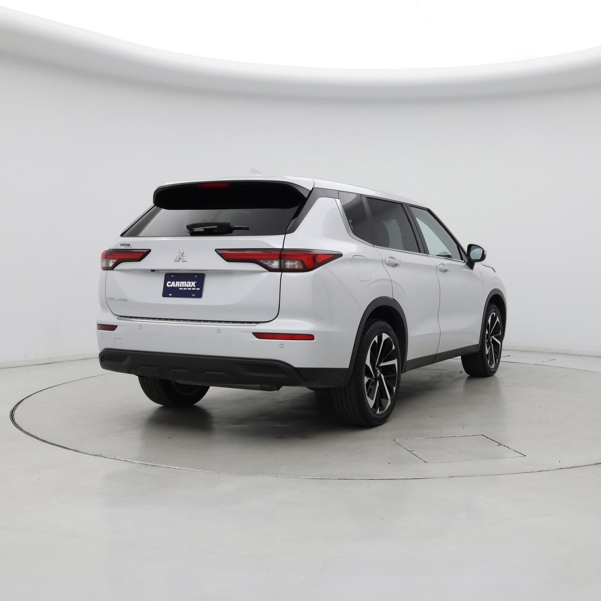 Thumbnail: 2022 Mitsubishi Outlander - 8