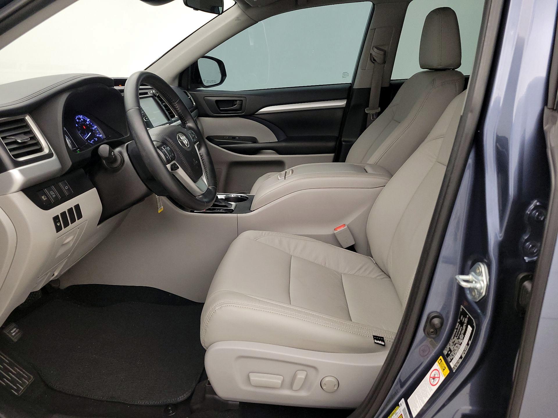 Thumbnail: 2019 Toyota Highlander - 11