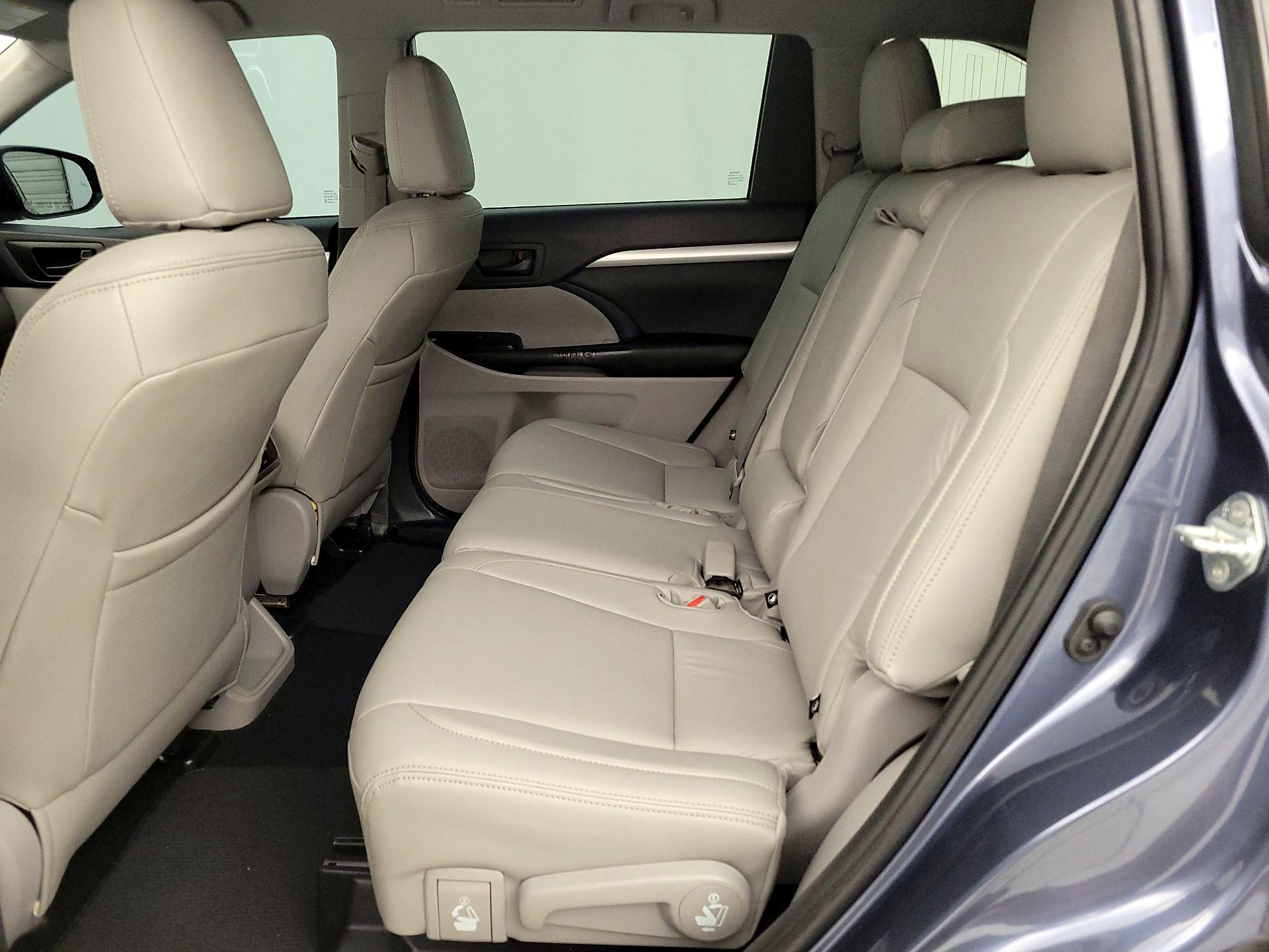 Thumbnail: 2019 Toyota Highlander - 19