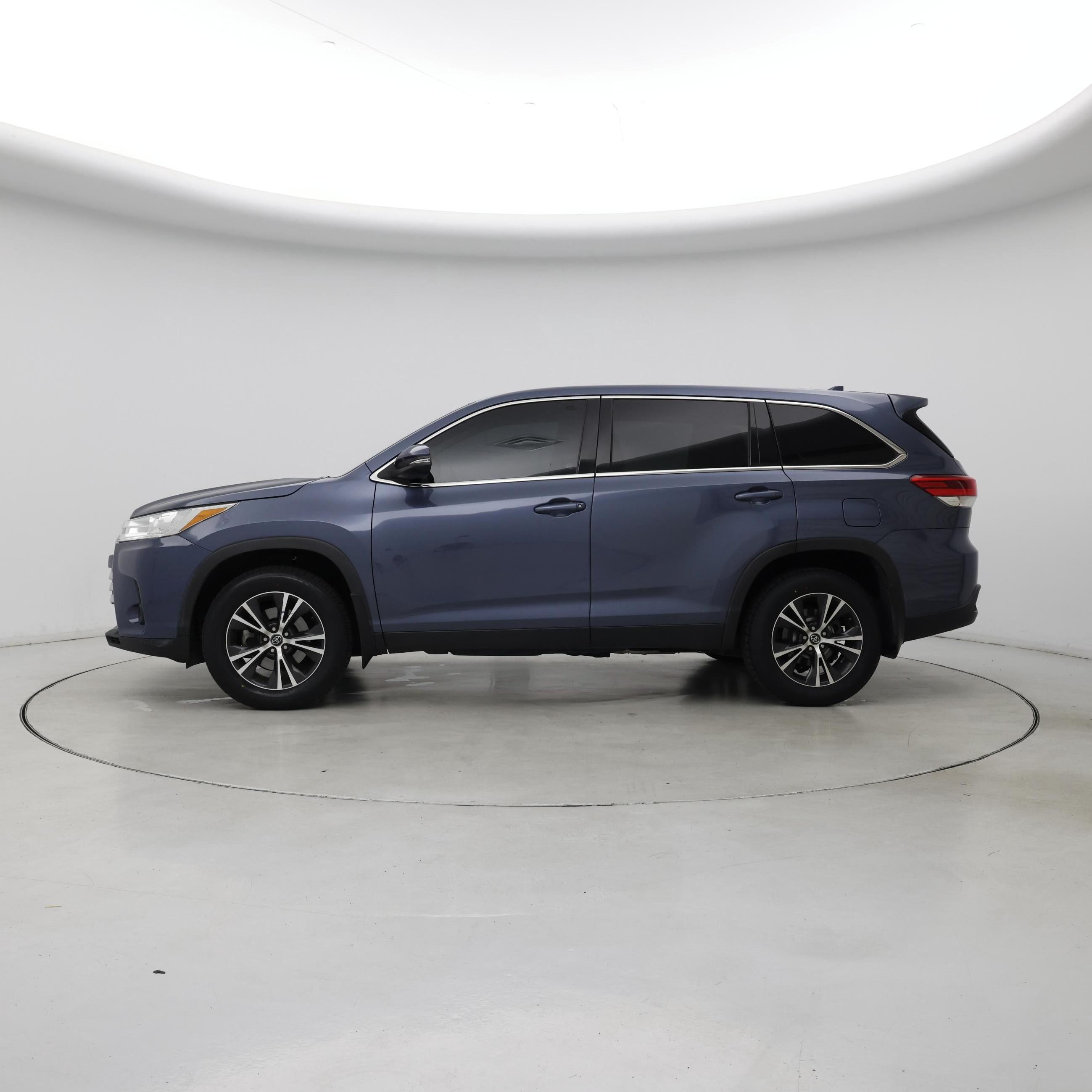 Thumbnail: 2019 Toyota Highlander - 3