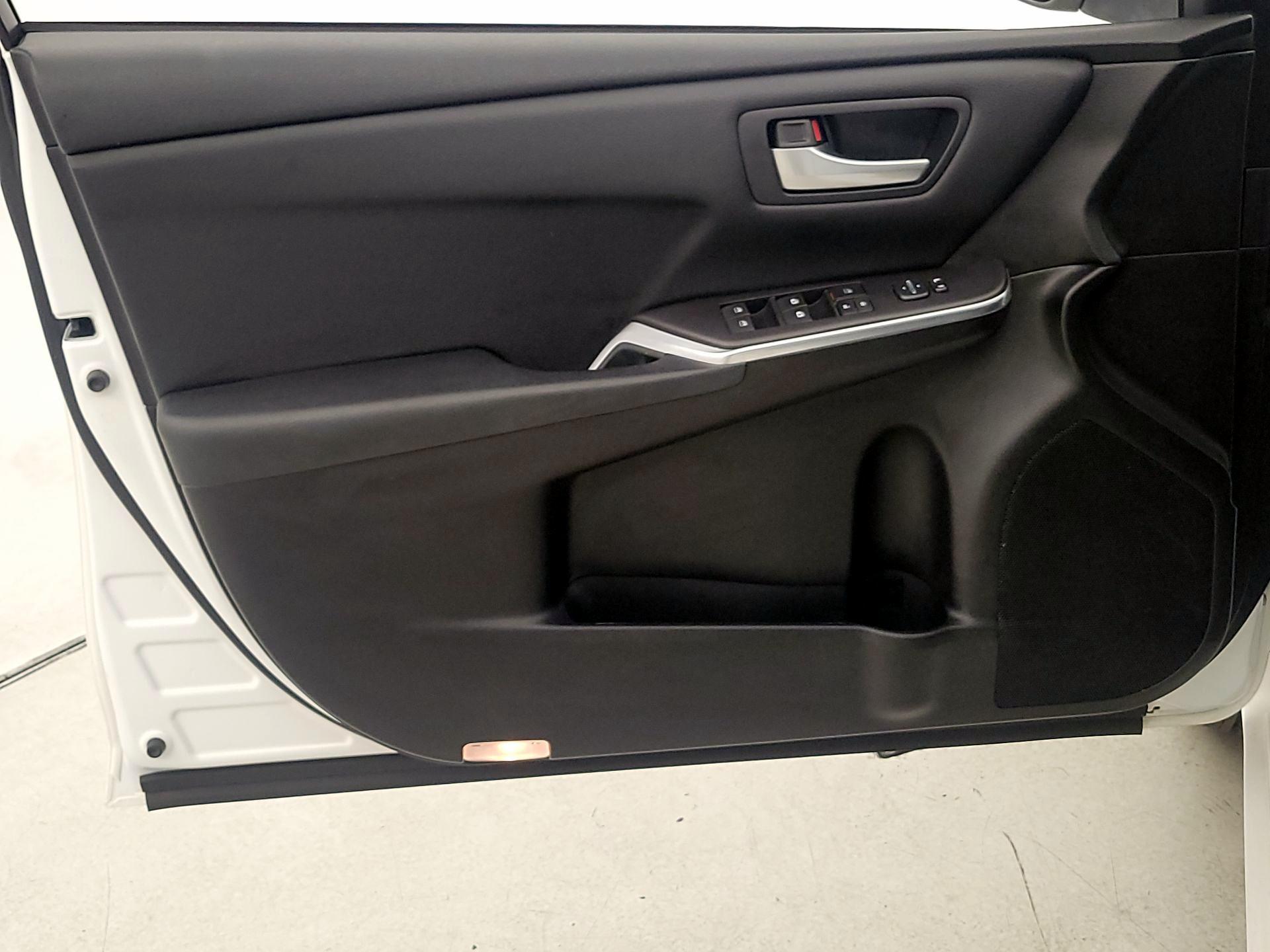 Thumbnail: 2017 Toyota Camry - 12