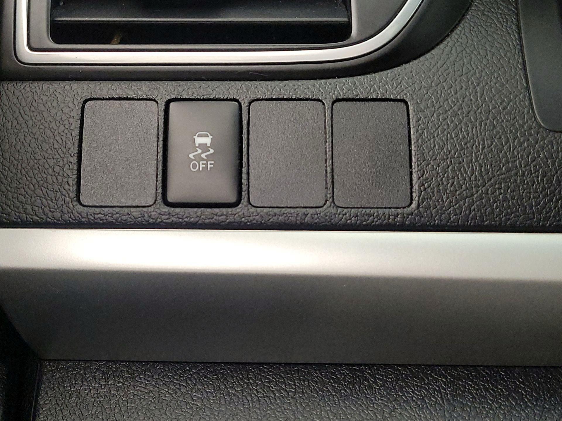 Thumbnail: 2017 Toyota Camry - 13