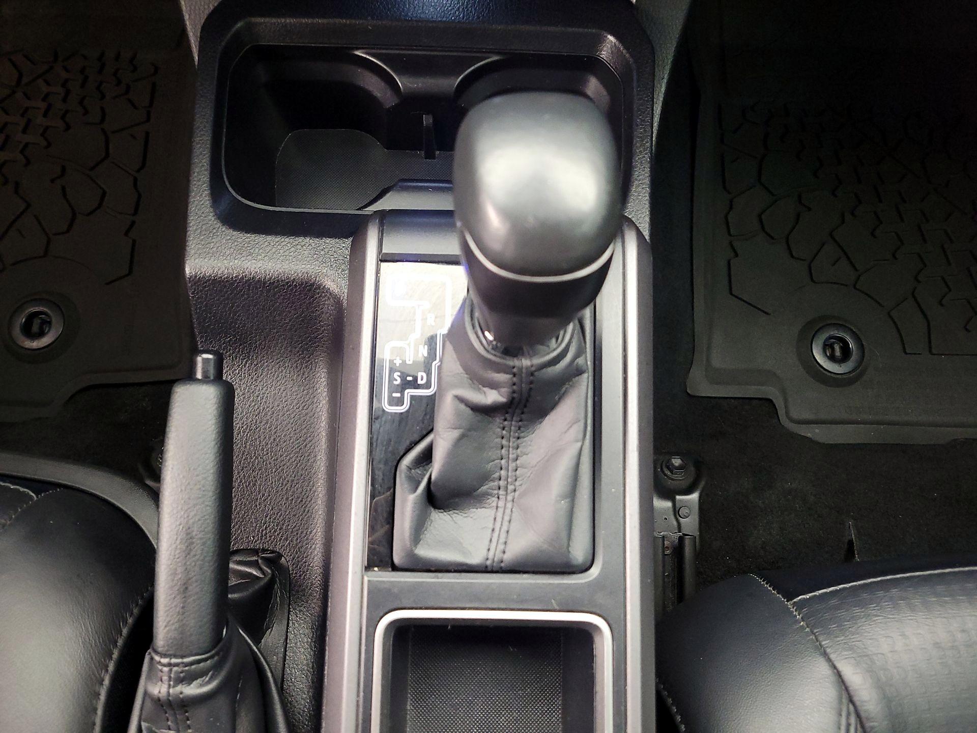 Thumbnail: 2022 Toyota Tacoma - 18