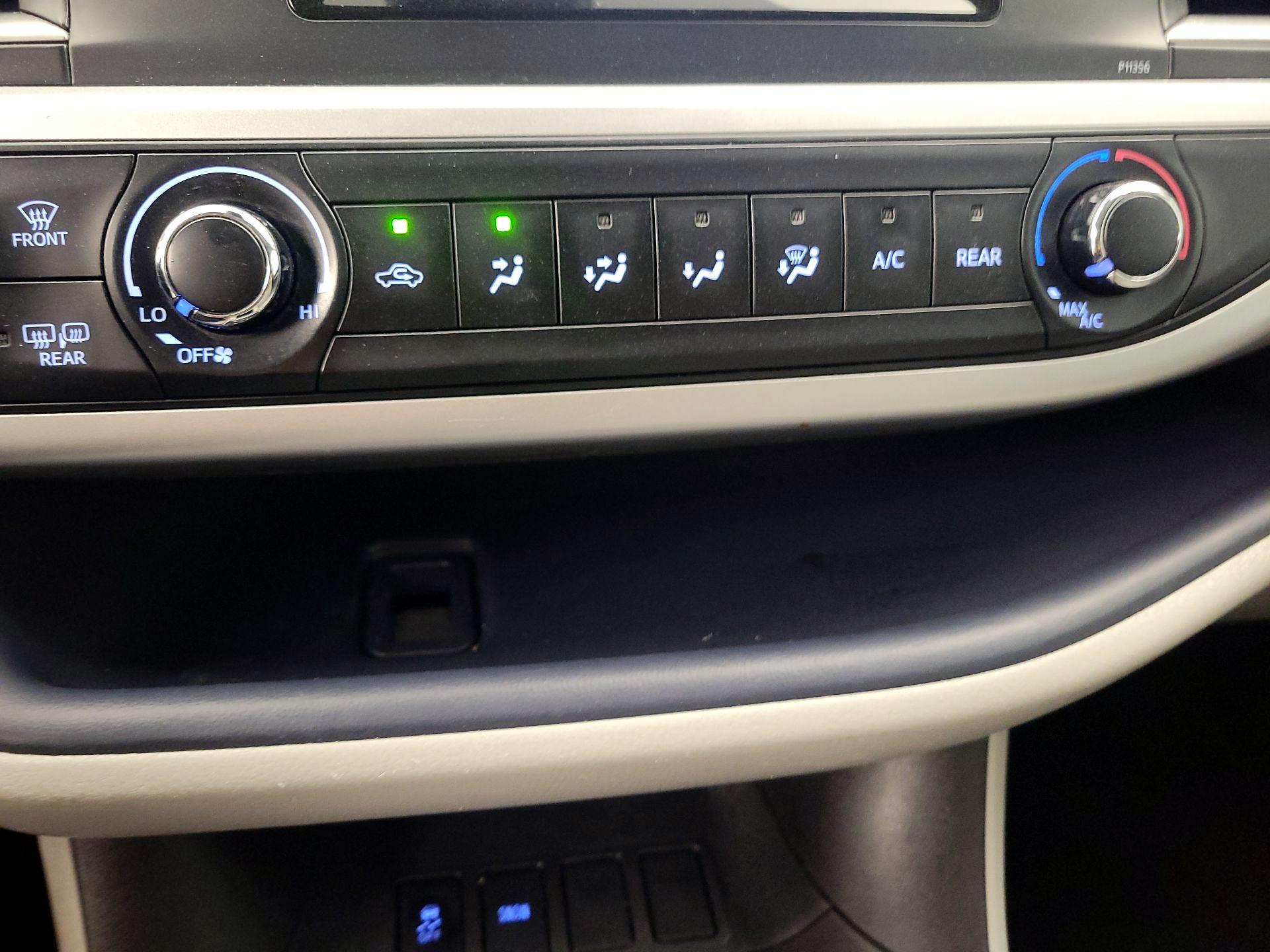 Thumbnail: 2018 Toyota Highlander - 16