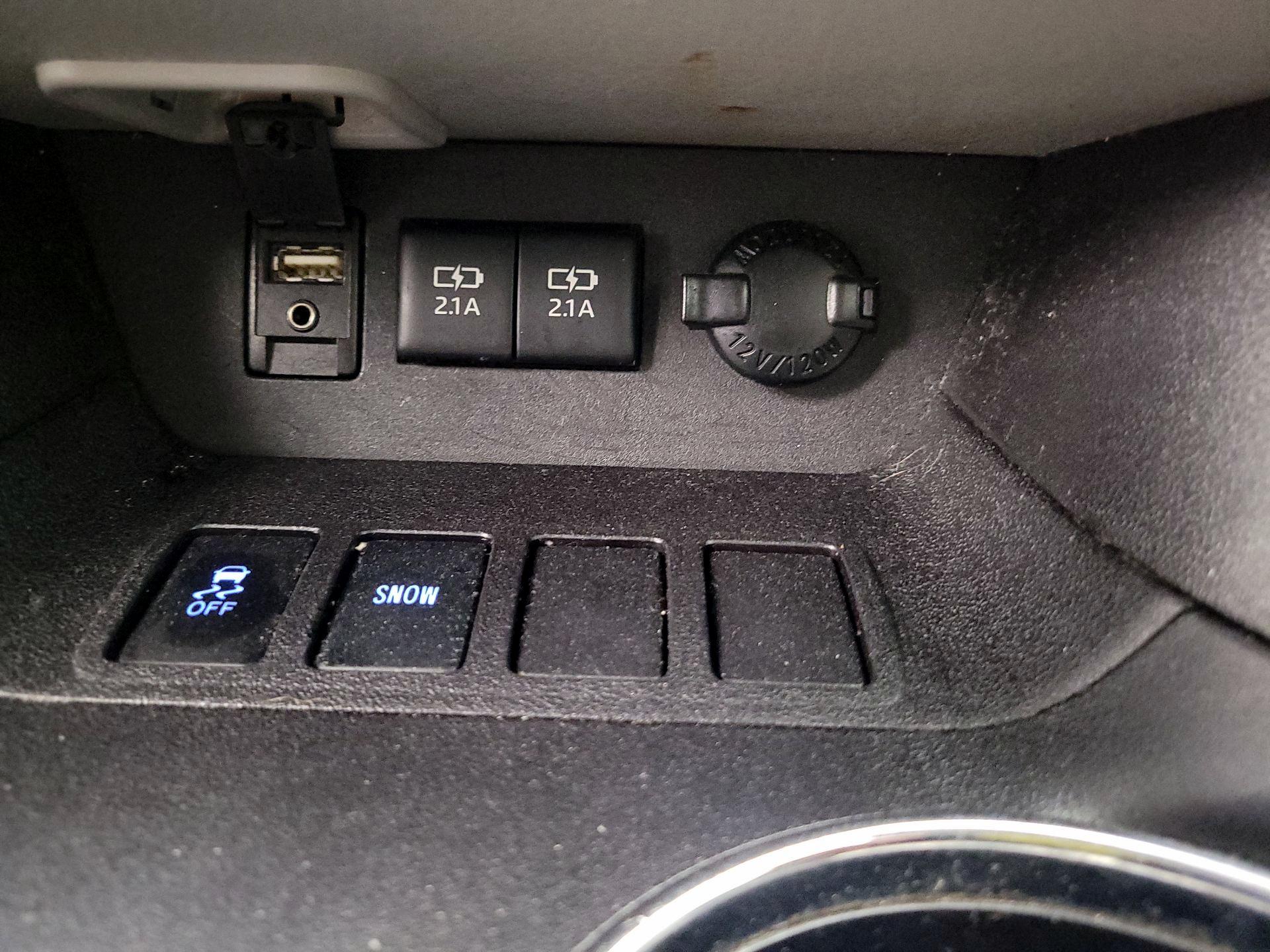 Thumbnail: 2018 Toyota Highlander - 18