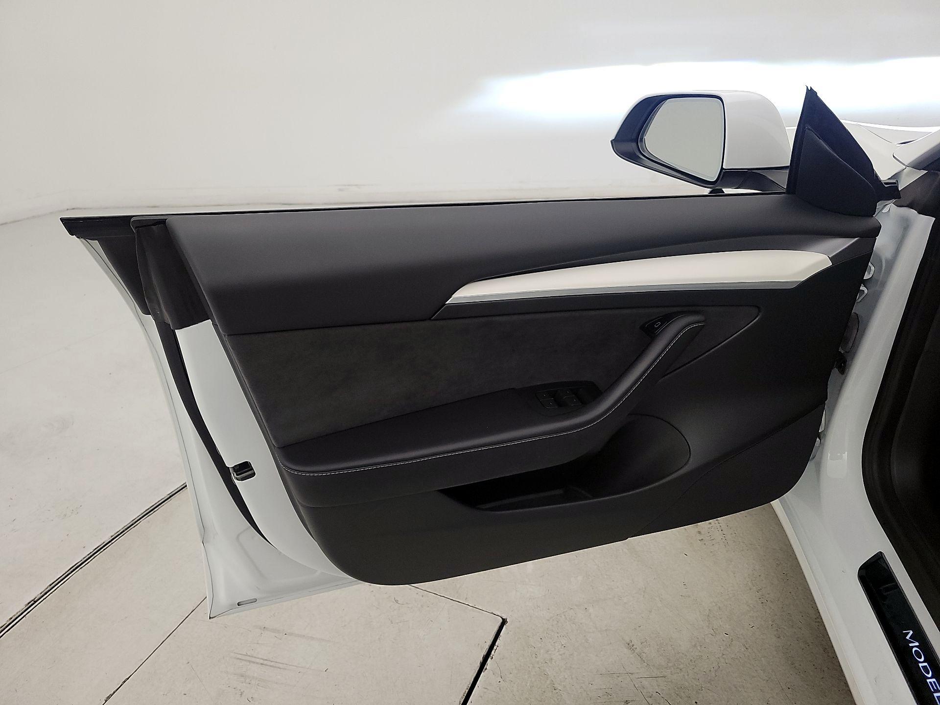Thumbnail: 2022 Tesla Model 3 - 12