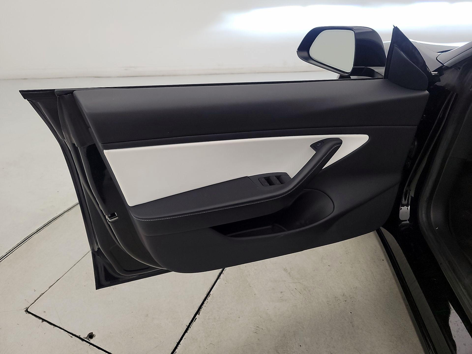 Thumbnail: 2021 Tesla Model 3 - 12