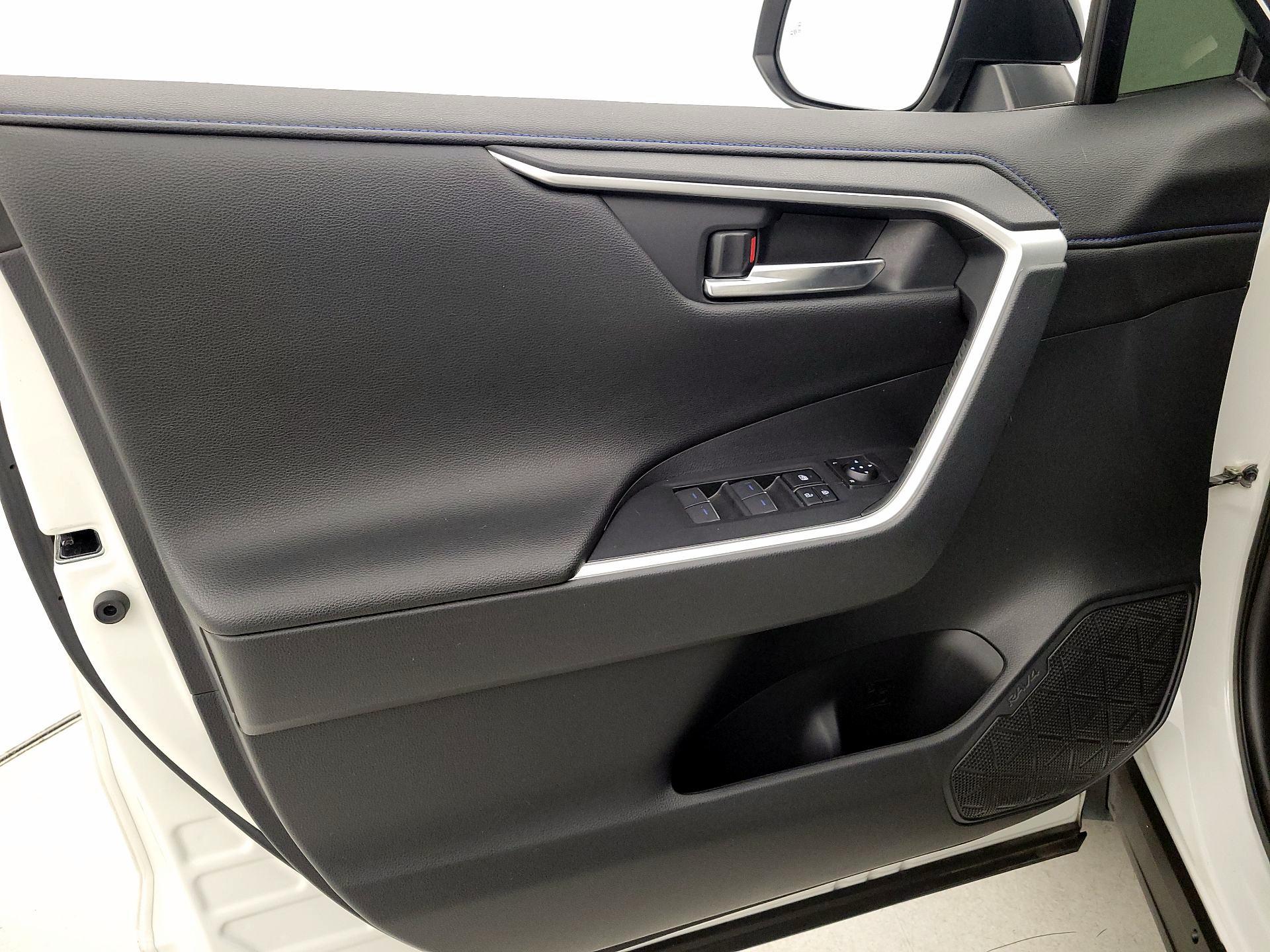 Thumbnail: 2022 Toyota RAV4 - 12