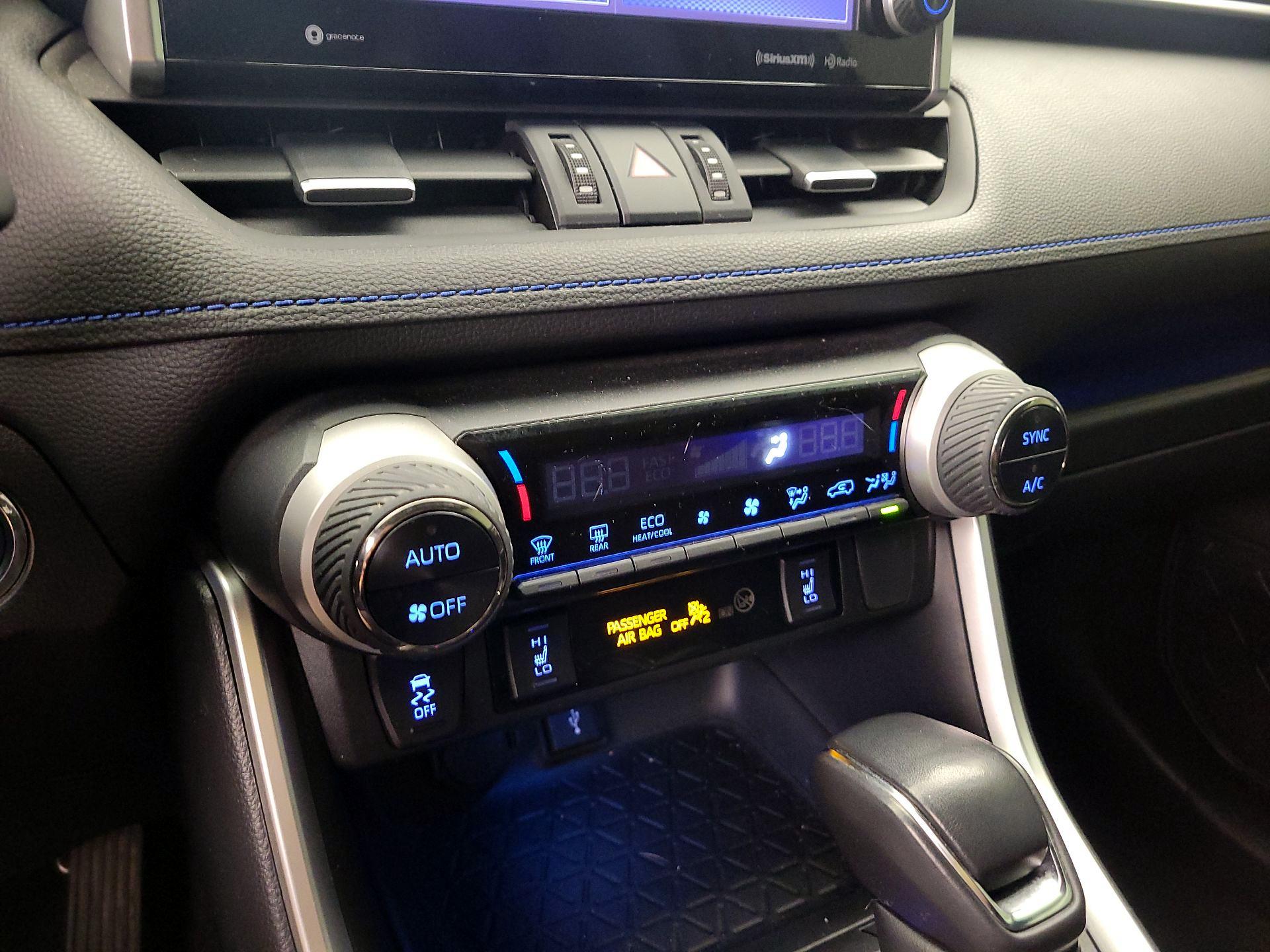 Thumbnail: 2022 Toyota RAV4 - 16