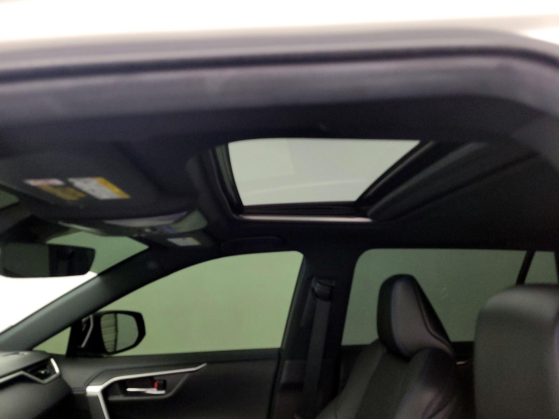 Thumbnail: 2022 Toyota RAV4 - 19