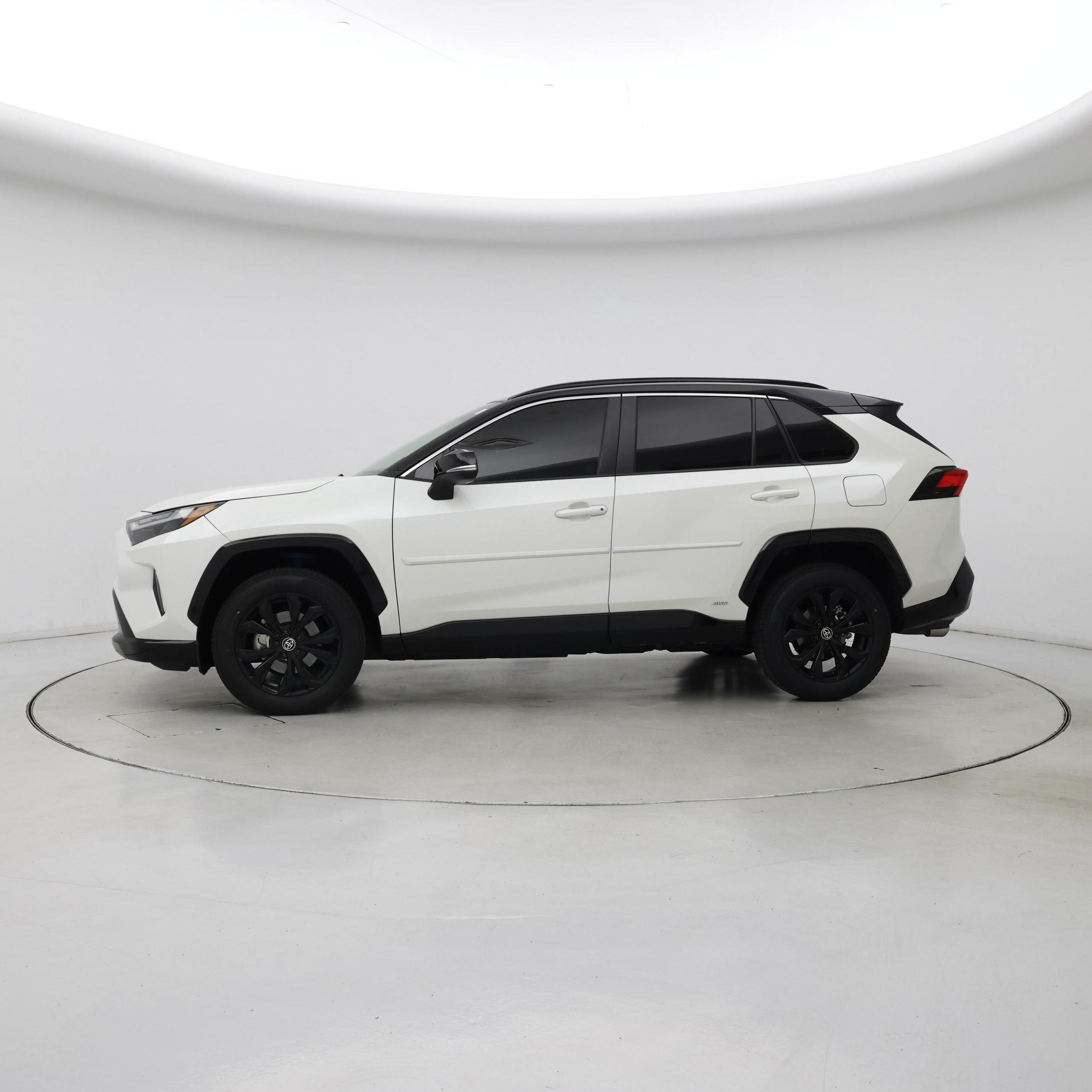 Thumbnail: 2022 Toyota RAV4 - 3