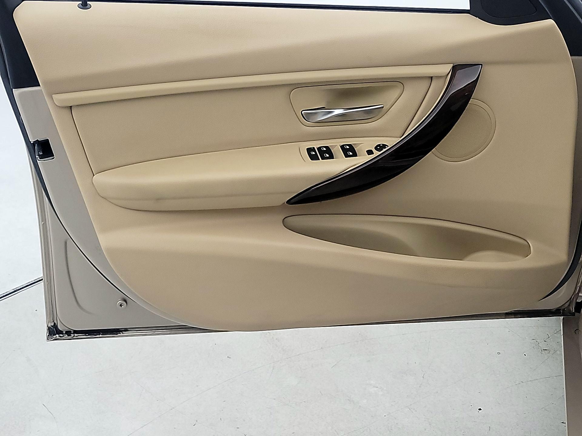 Thumbnail: 2015 BMW 3 Series - 12