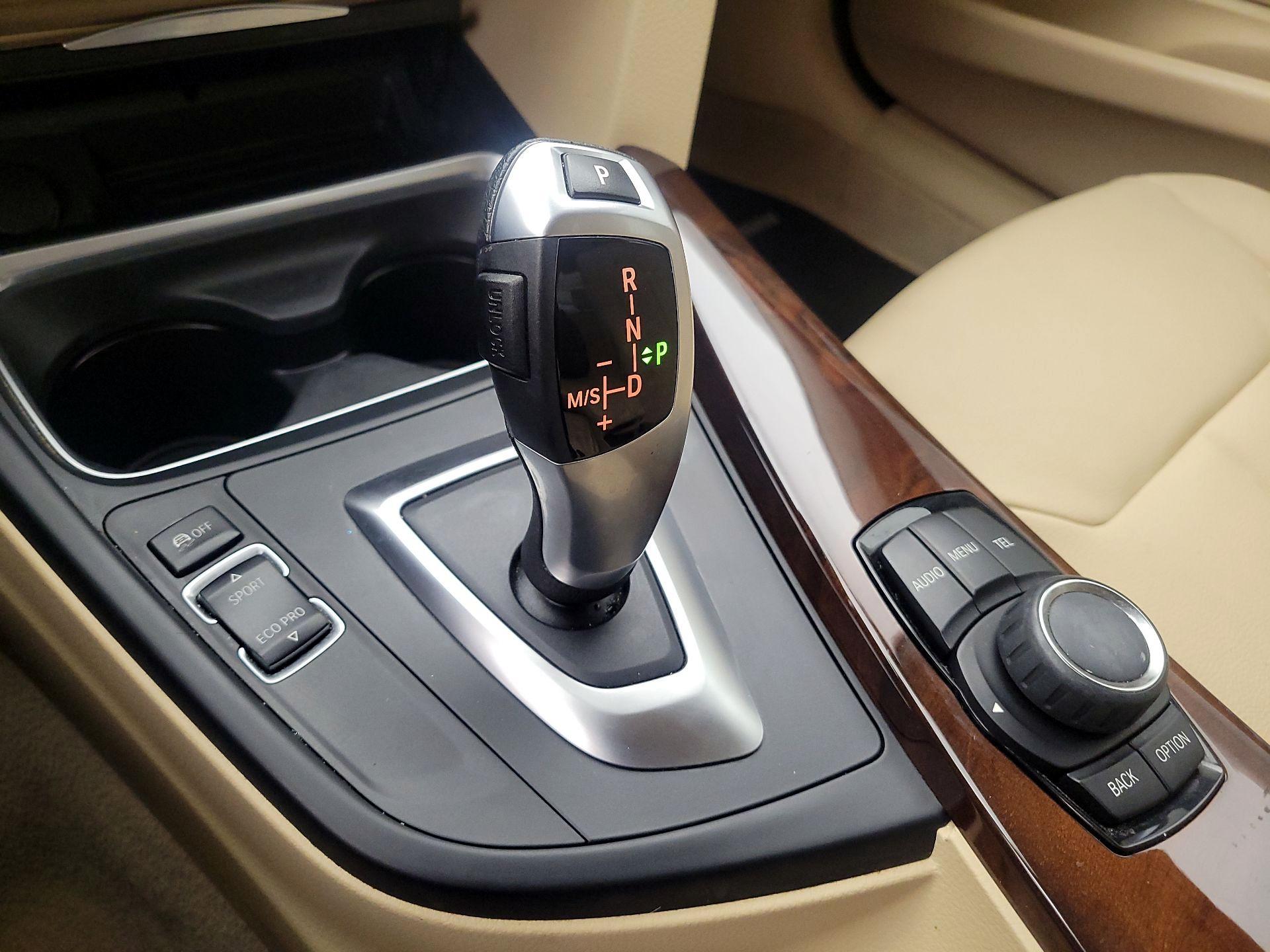 Thumbnail: 2015 BMW 3 Series - 16