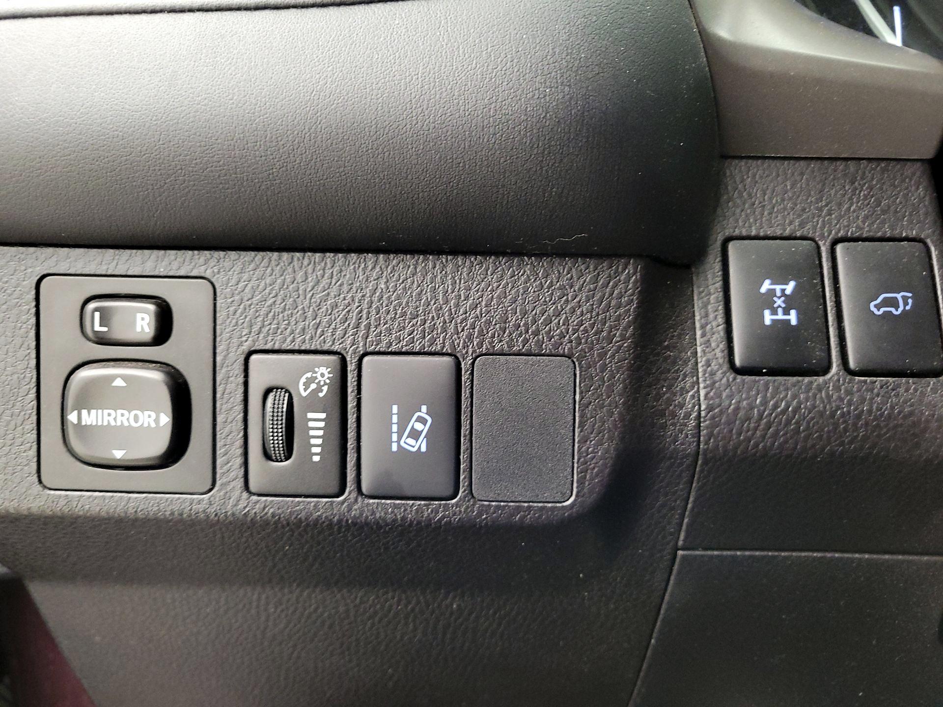 Thumbnail: 2017 Toyota RAV4 - 13