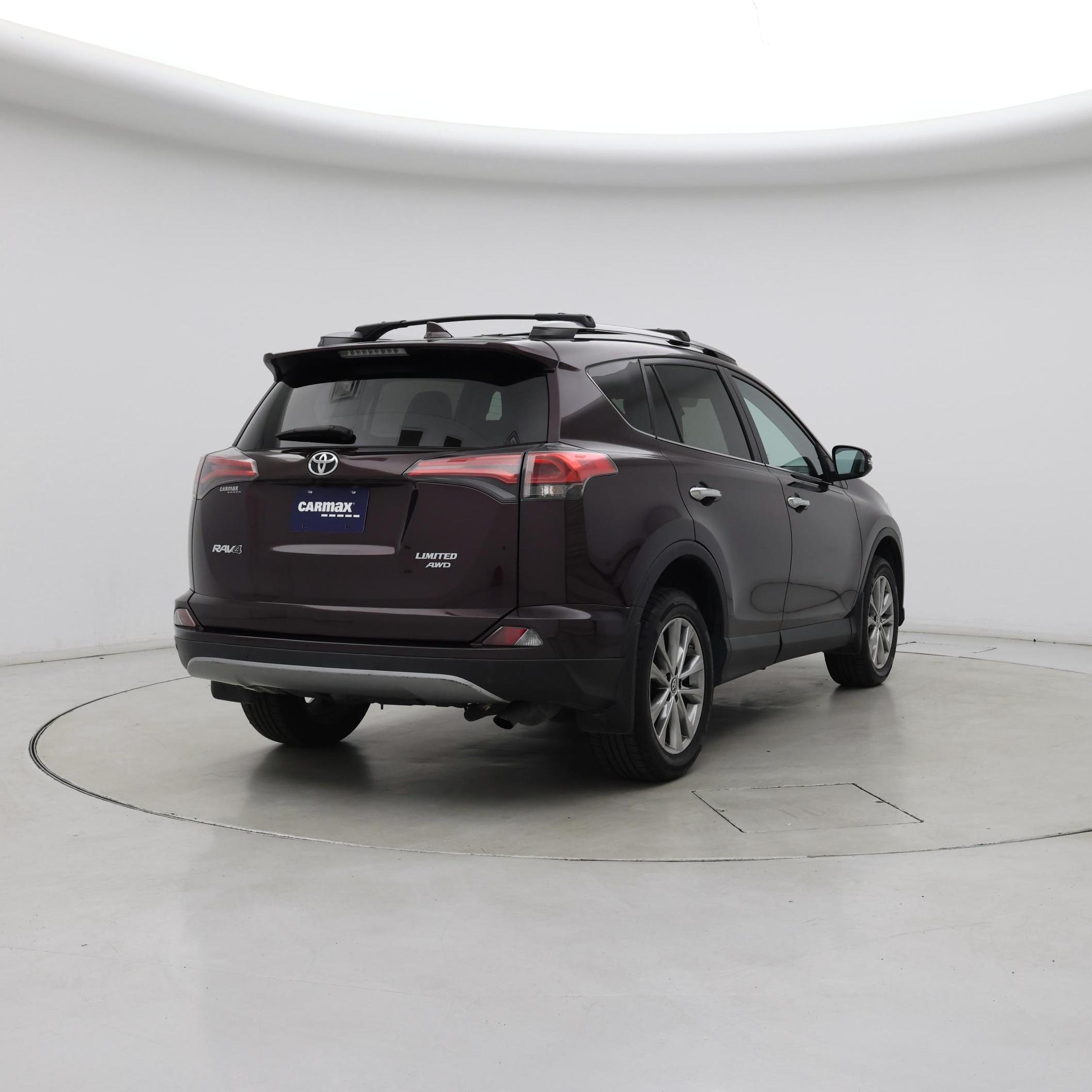 Thumbnail: 2017 Toyota RAV4 - 8