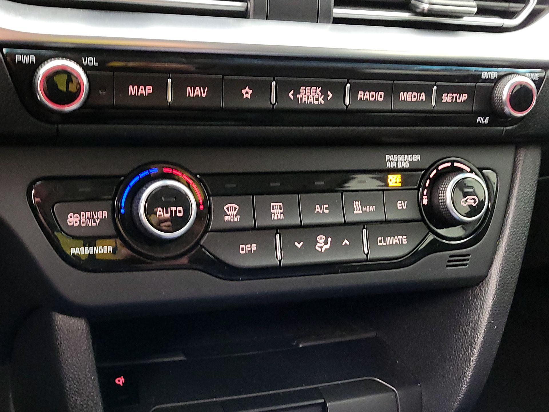 Thumbnail: 2020 Kia Niro - 17