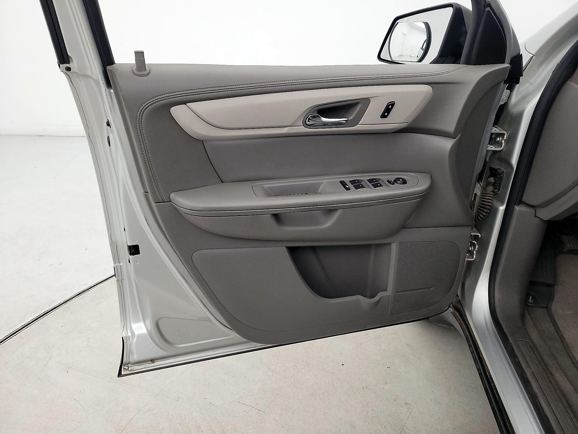 Thumbnail: 2016 Chevrolet Traverse - 12