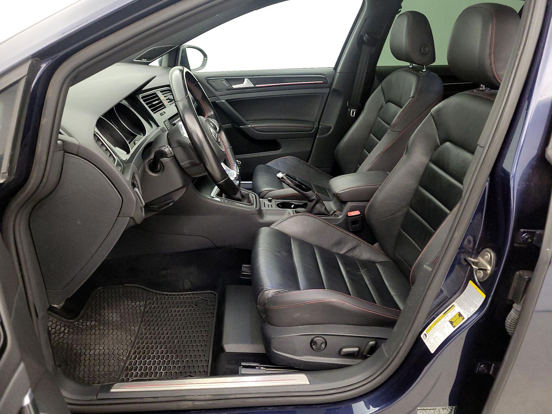 Thumbnail: 2015 Volkswagen Golf - 11