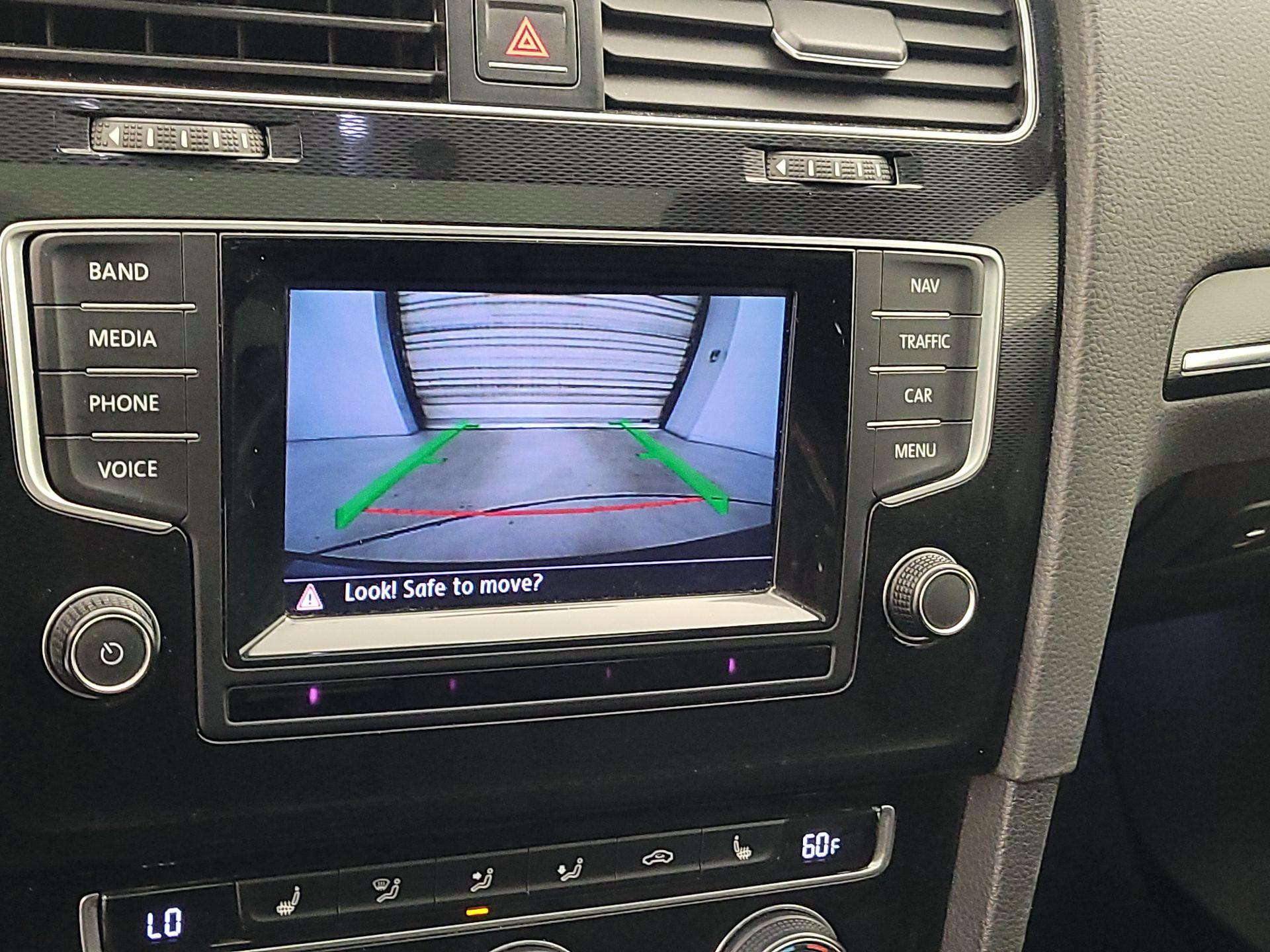 Thumbnail: 2015 Volkswagen Golf - 15