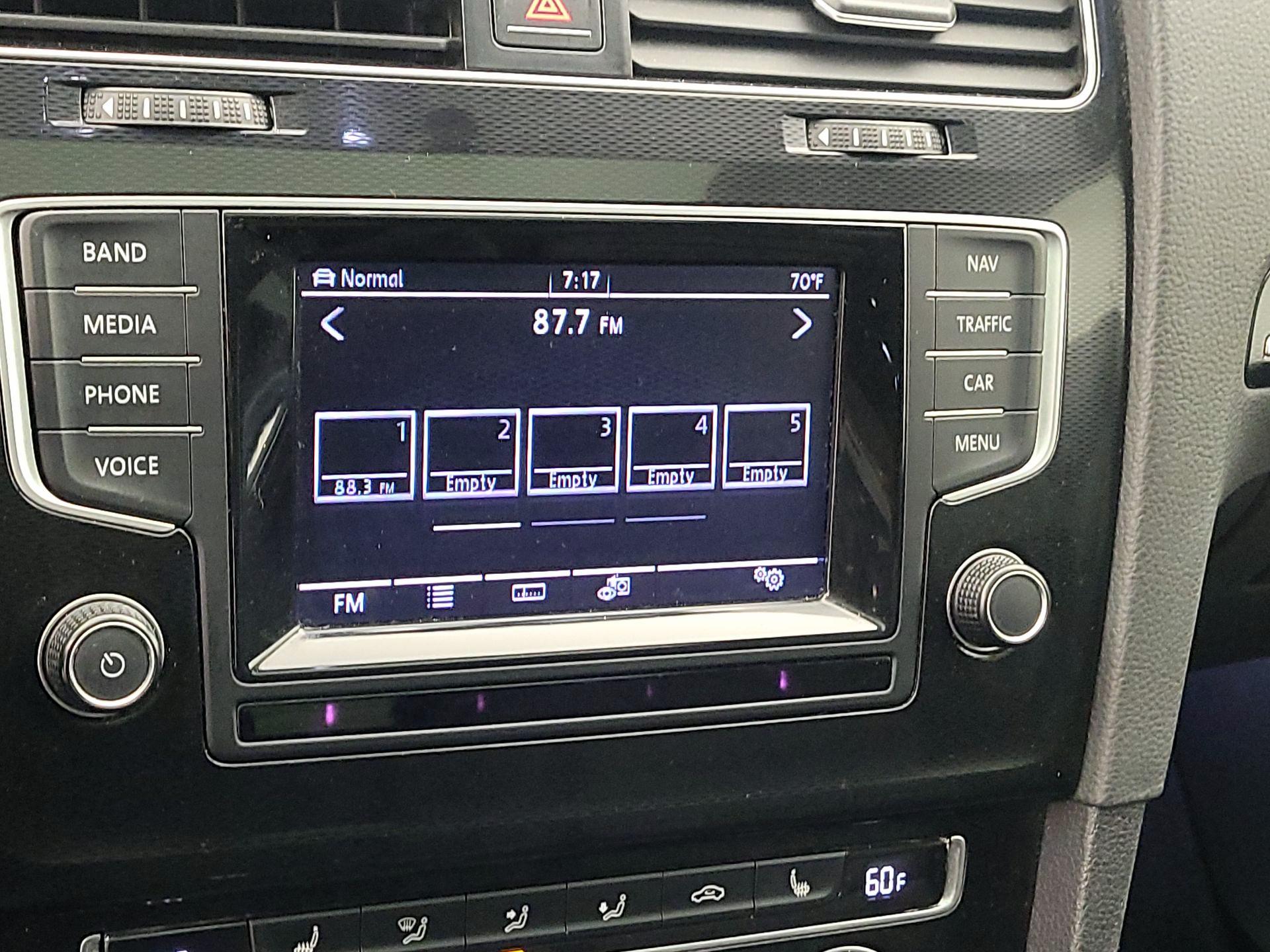 Thumbnail: 2015 Volkswagen Golf - 16