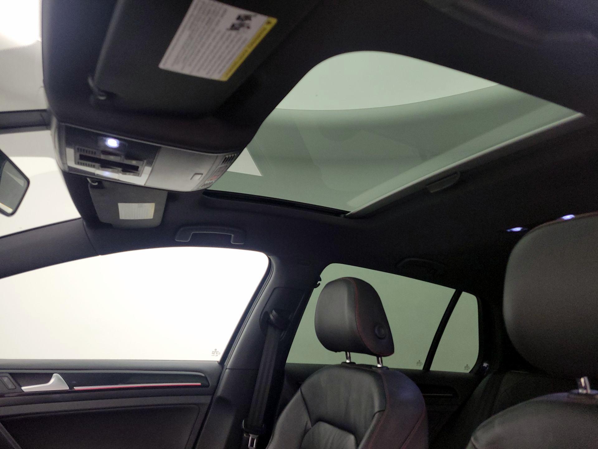 Thumbnail: 2015 Volkswagen Golf - 20