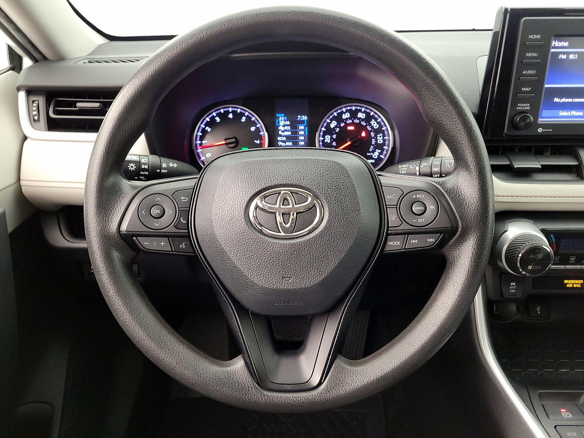 Thumbnail: 2020 Toyota RAV4 - 10