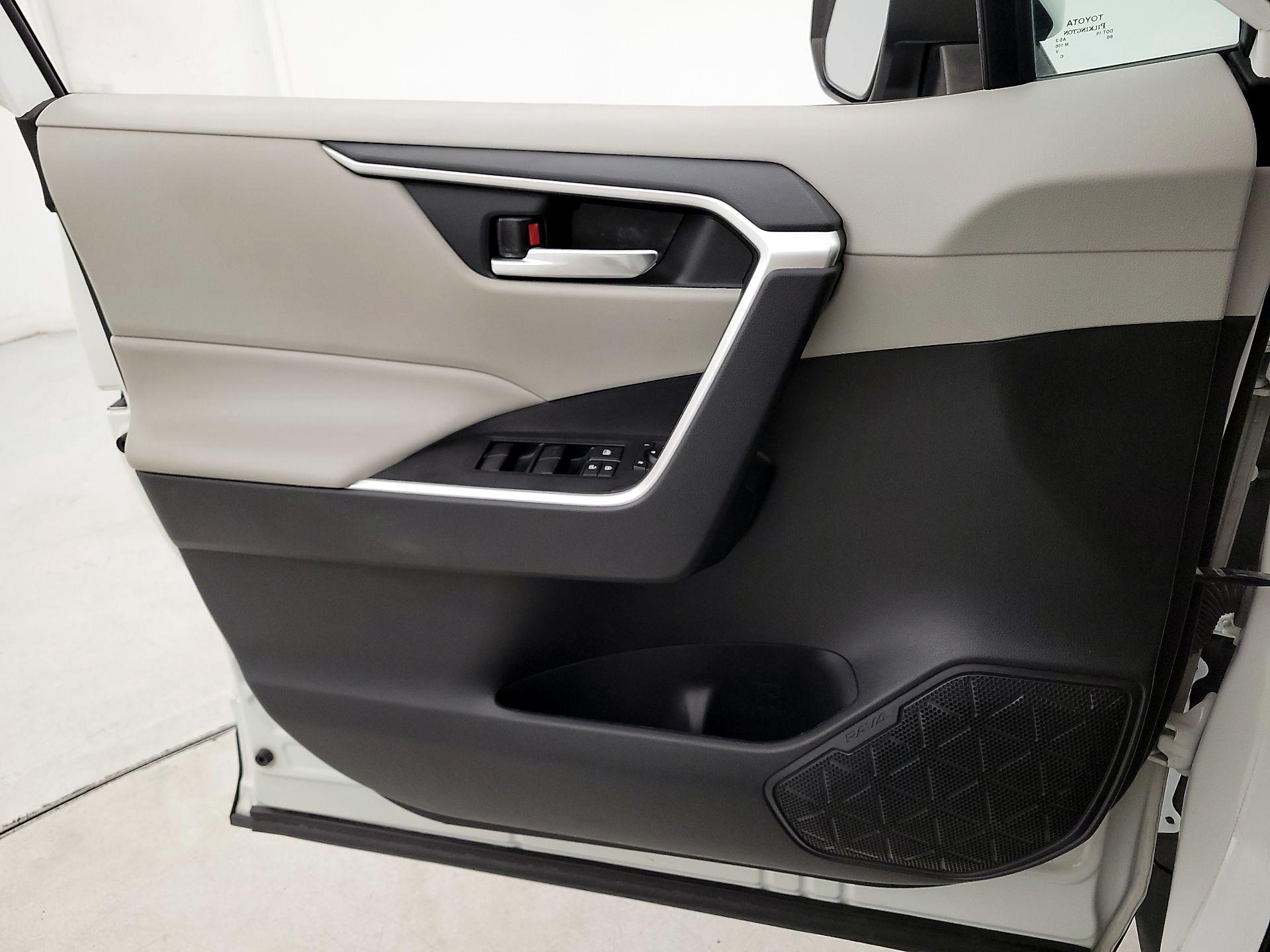 Thumbnail: 2020 Toyota RAV4 - 12