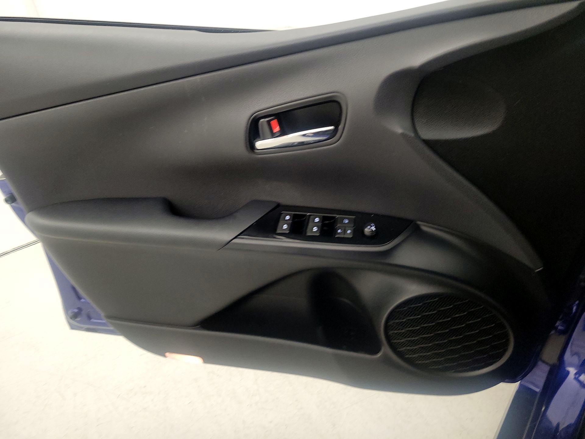 Thumbnail: 2016 Toyota Prius - 12