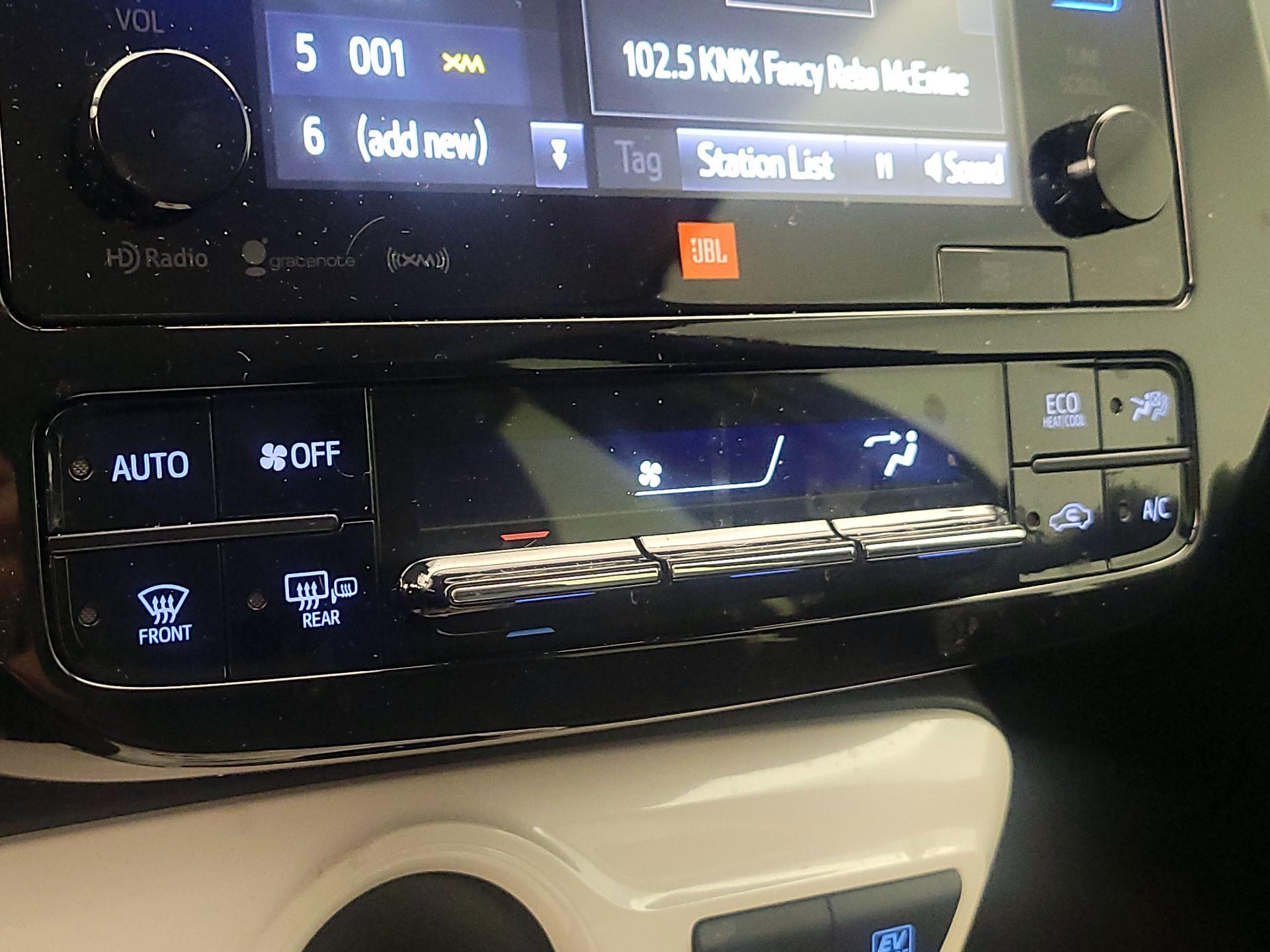 Thumbnail: 2016 Toyota Prius - 16