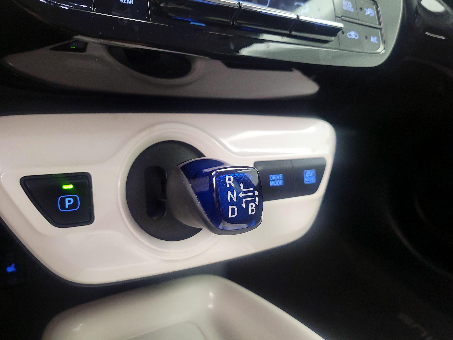 Thumbnail: 2016 Toyota Prius - 17