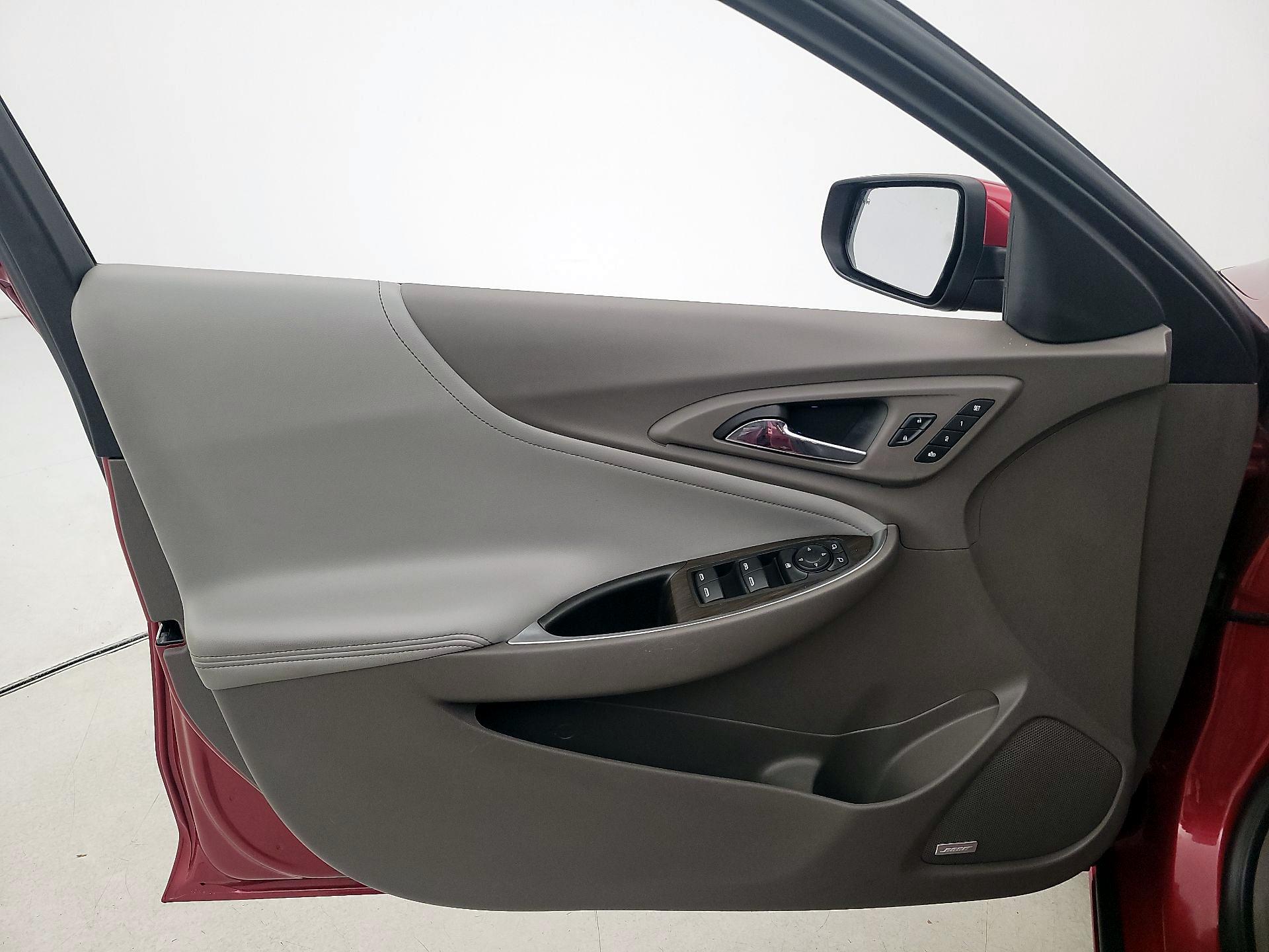 Thumbnail: 2016 Chevrolet Malibu - 12