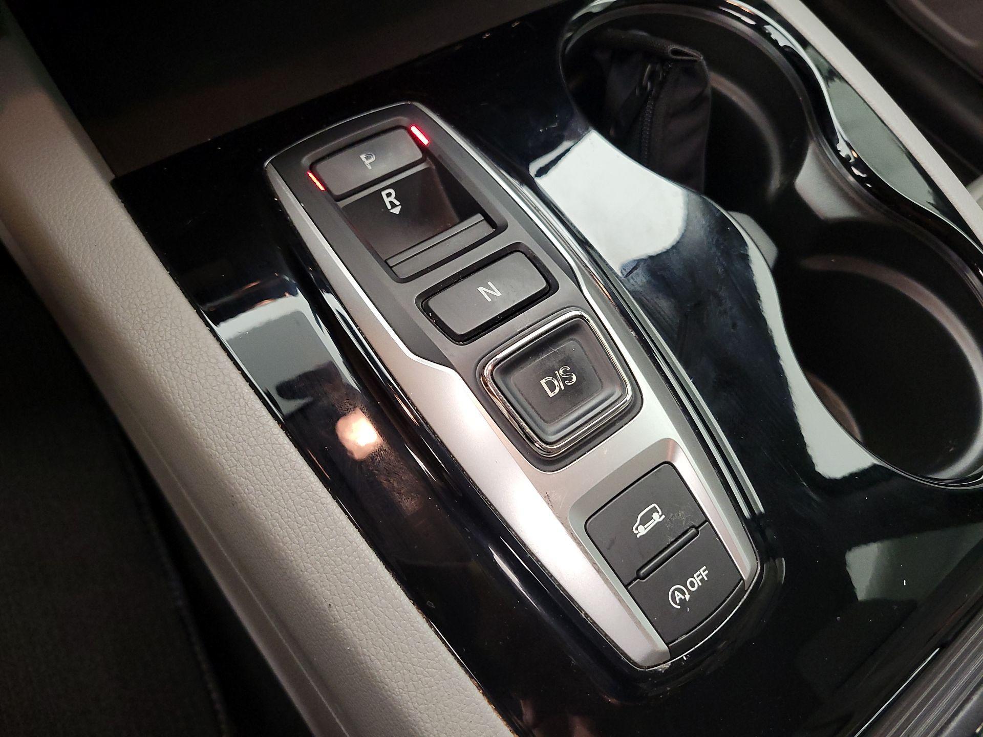 Thumbnail: 2017 Honda Pilot - 18
