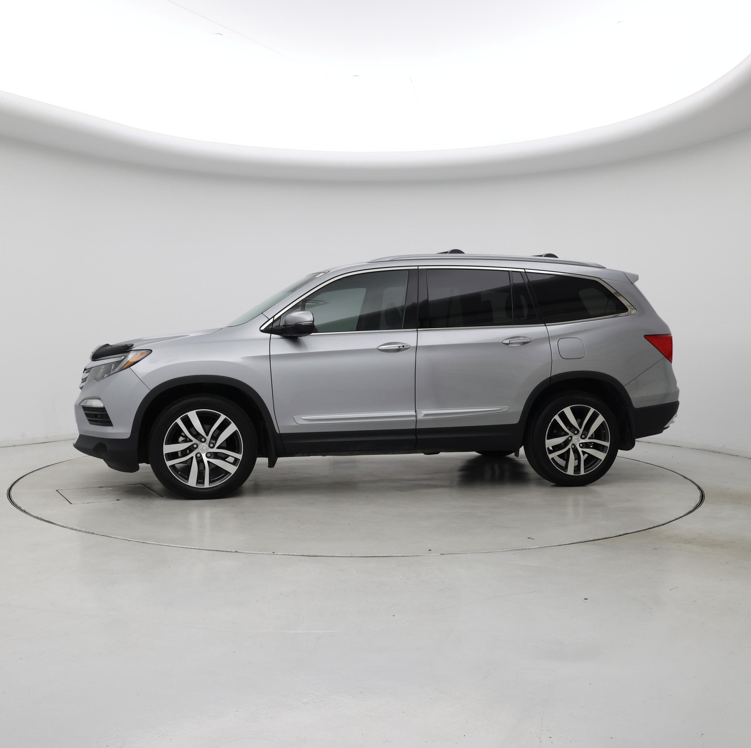 Thumbnail: 2017 Honda Pilot - 3