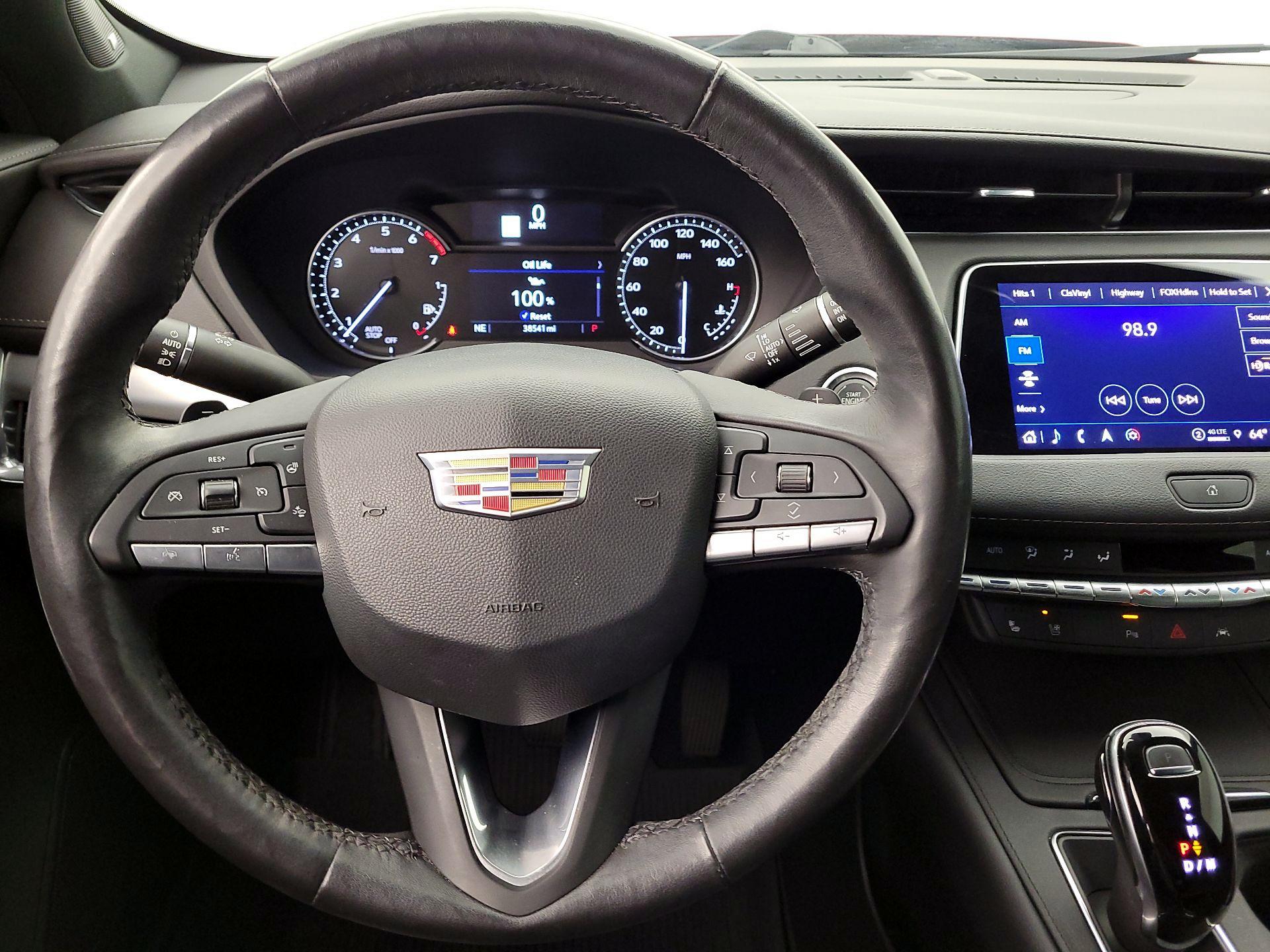 Thumbnail: 2021 Cadillac XT4 - 10