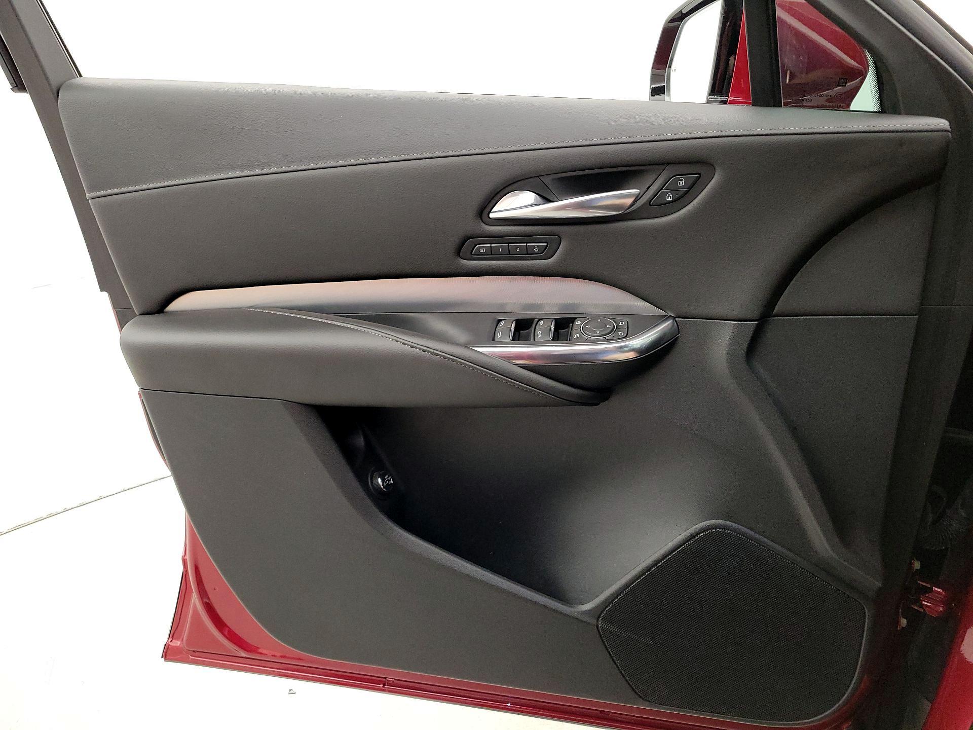 Thumbnail: 2021 Cadillac XT4 - 12