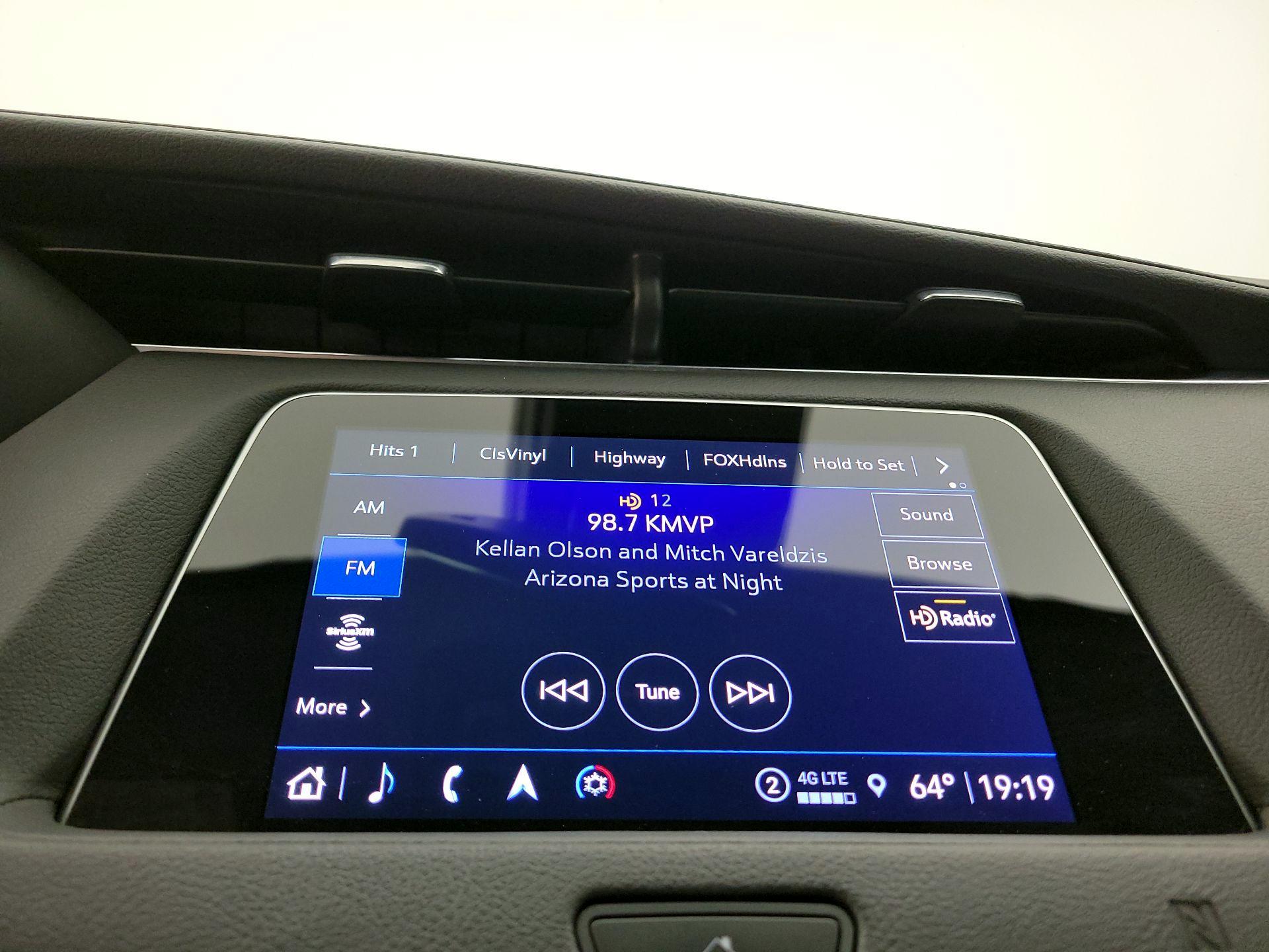 Thumbnail: 2021 Cadillac XT4 - 15