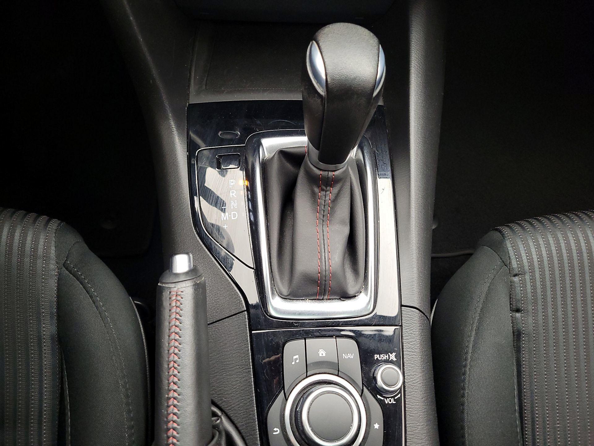 Thumbnail: 2016 Mazda Mazda3 - 18