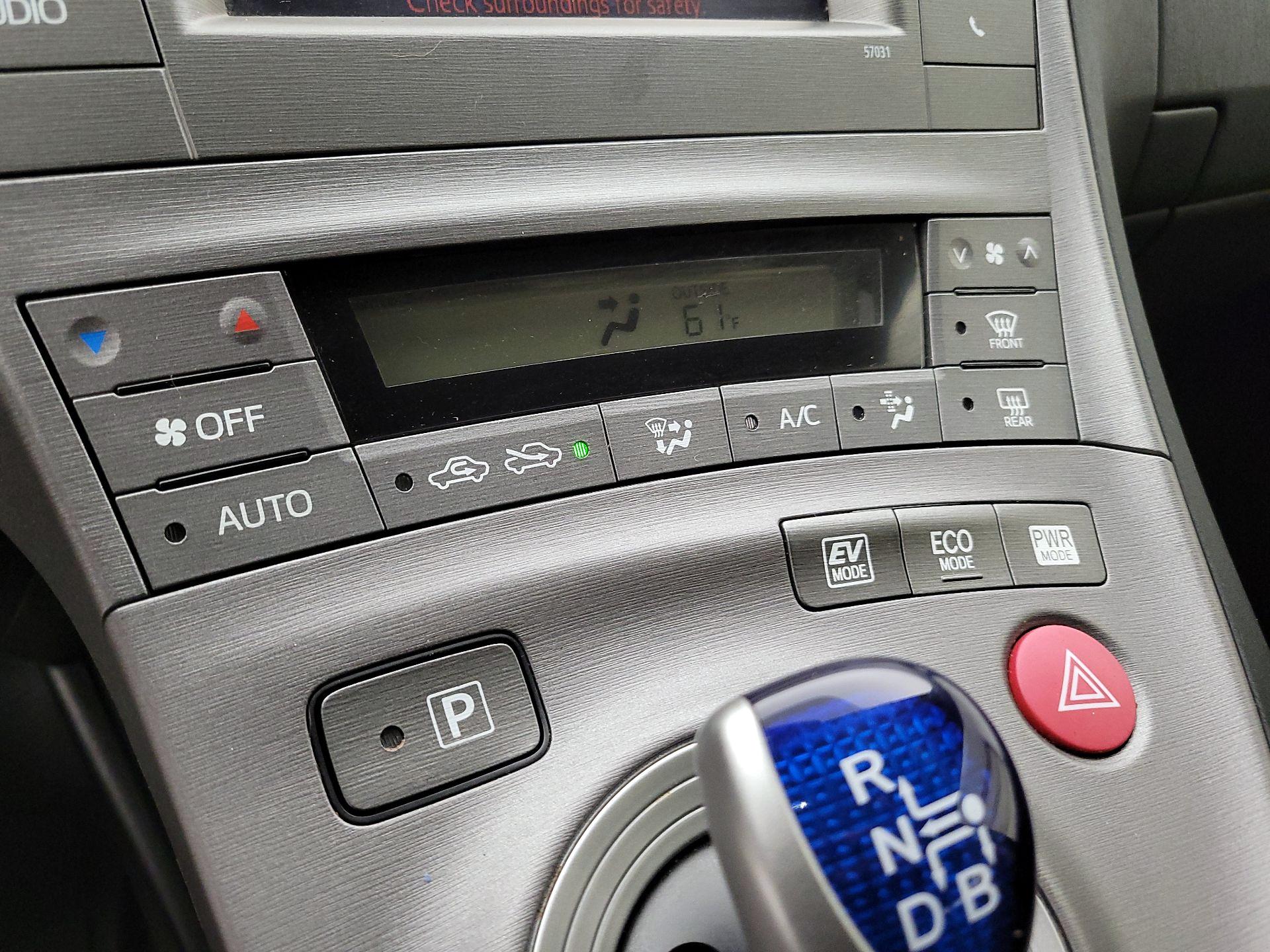 Thumbnail: 2015 Toyota Prius - 16