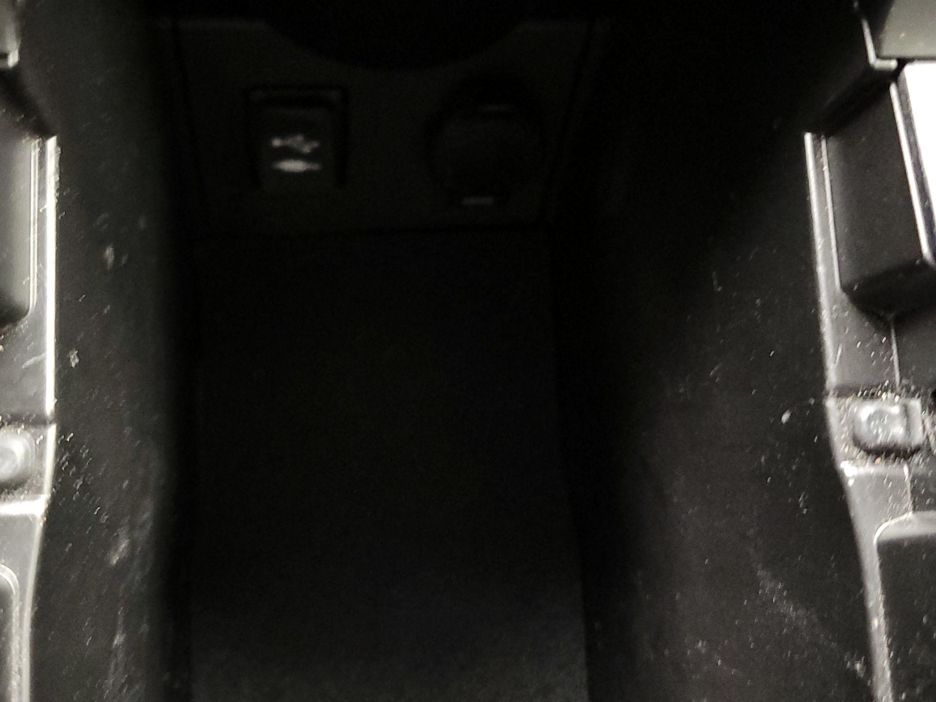 Thumbnail: 2015 Toyota Prius - 18