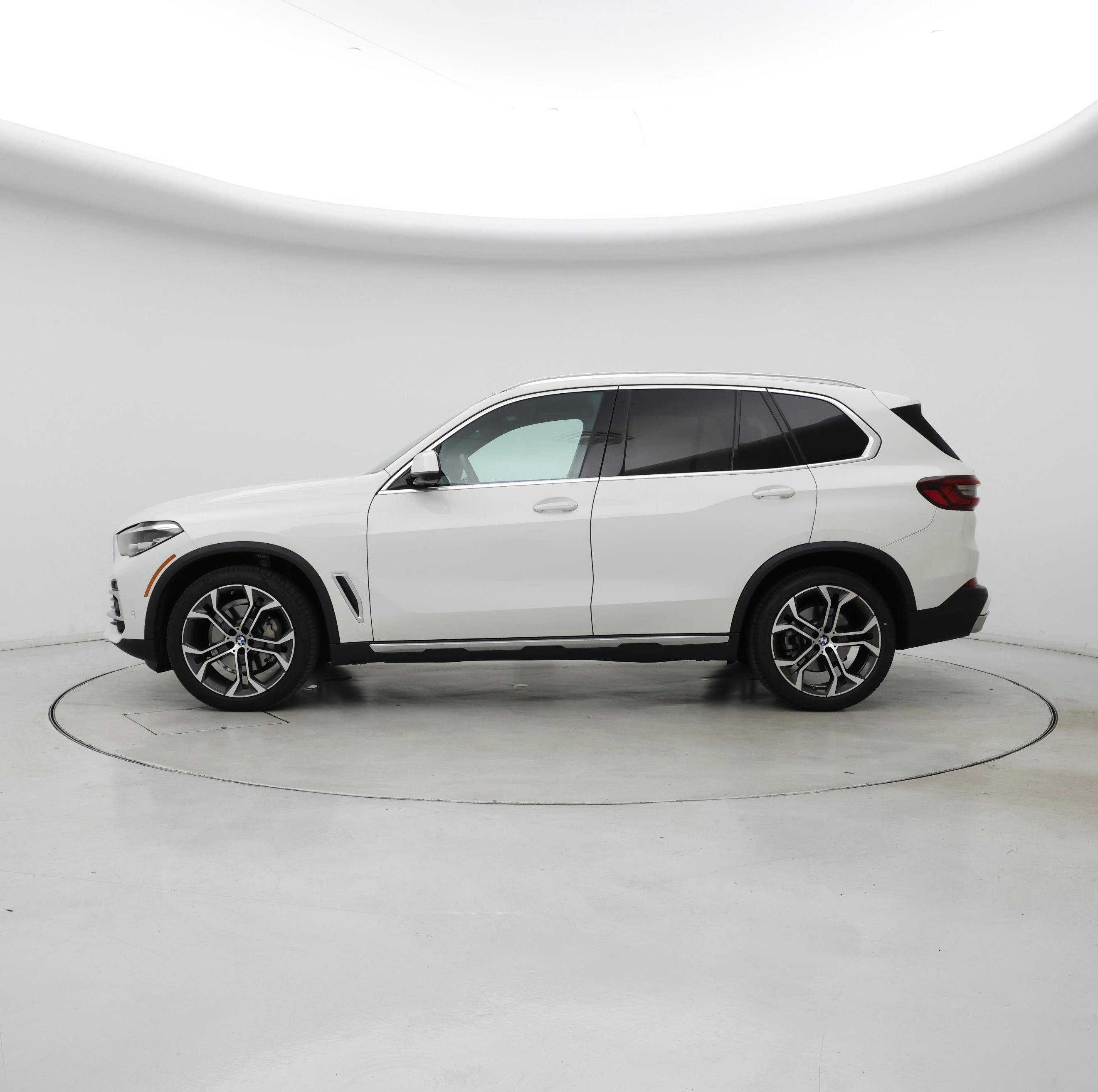 Thumbnail: 2023 BMW X5 - 3