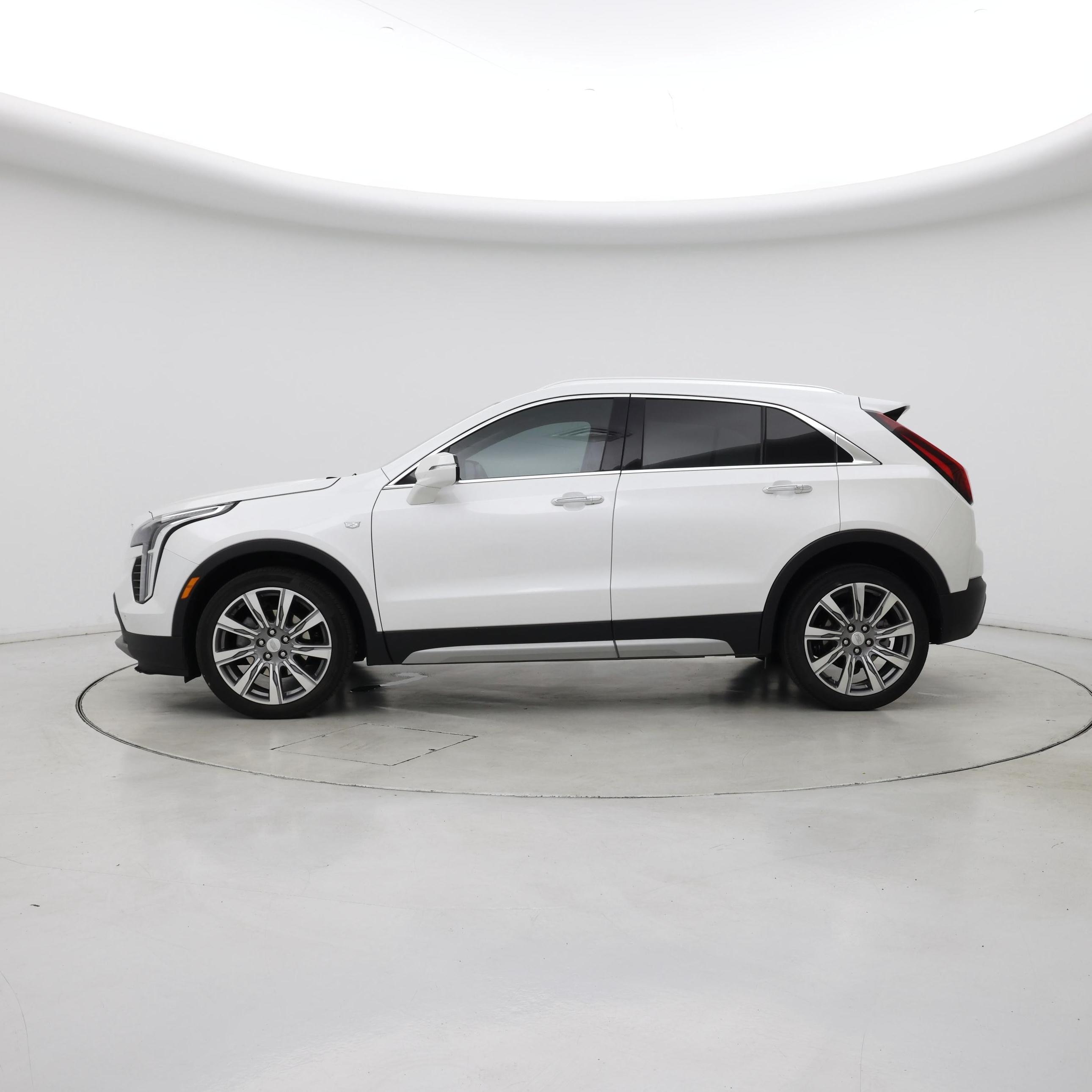 Thumbnail: 2023 Cadillac XT4 - 3